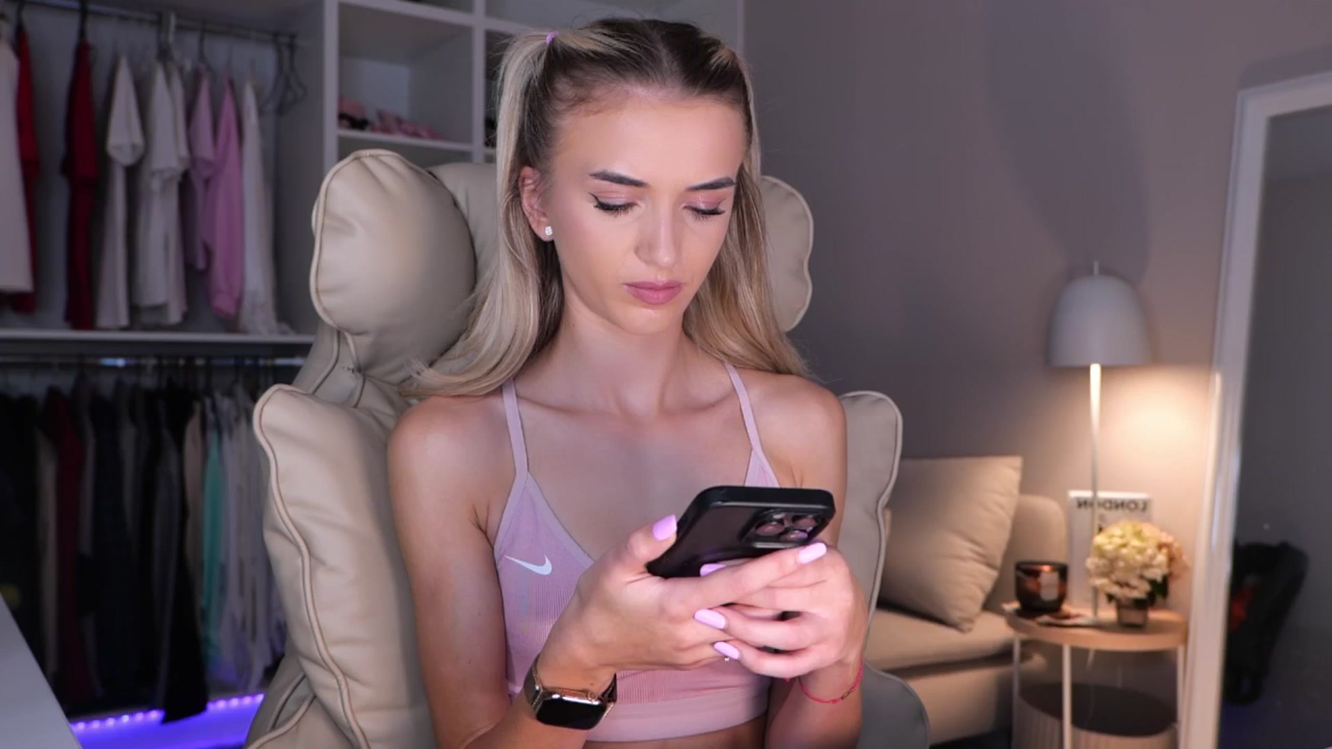 Gallery image thumbnail from YannaJeen's myfreecams stream on, 09/29/2025, 12:51 image 3 of 20