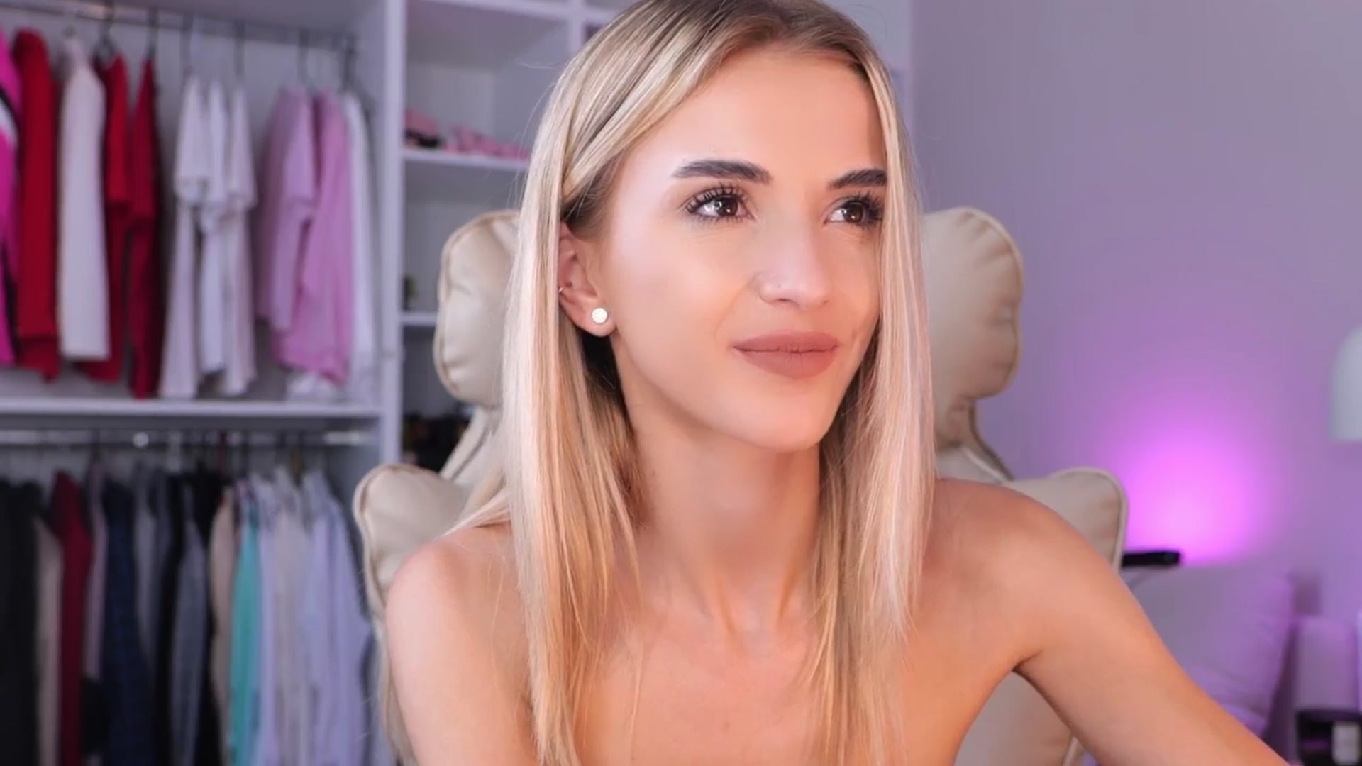 Gallery image thumbnail from YannaJeen's myfreecams stream on, 10/01/2025, 11:09 image 8 of 20