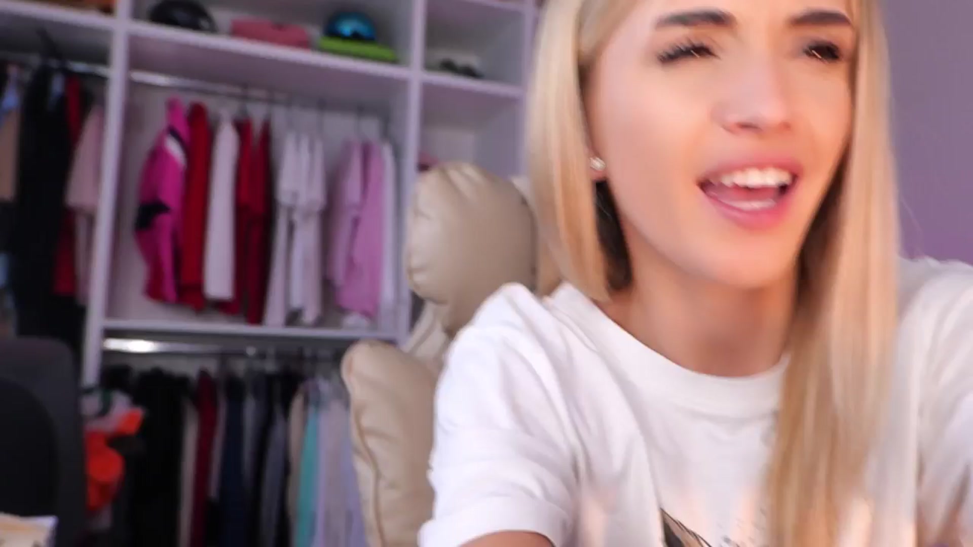 Gallery image thumbnail from YannaJeen's myfreecams stream on, 10/01/2025, 12:22 image 14 of 20