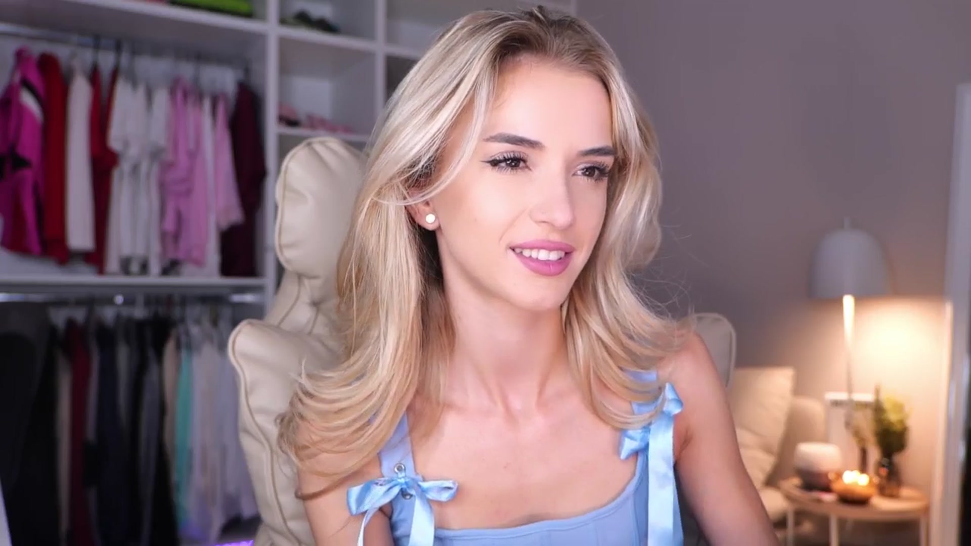 Gallery image thumbnail from YannaJeen's myfreecams stream on, 10/06/2025, 07:03 image 16 of 20