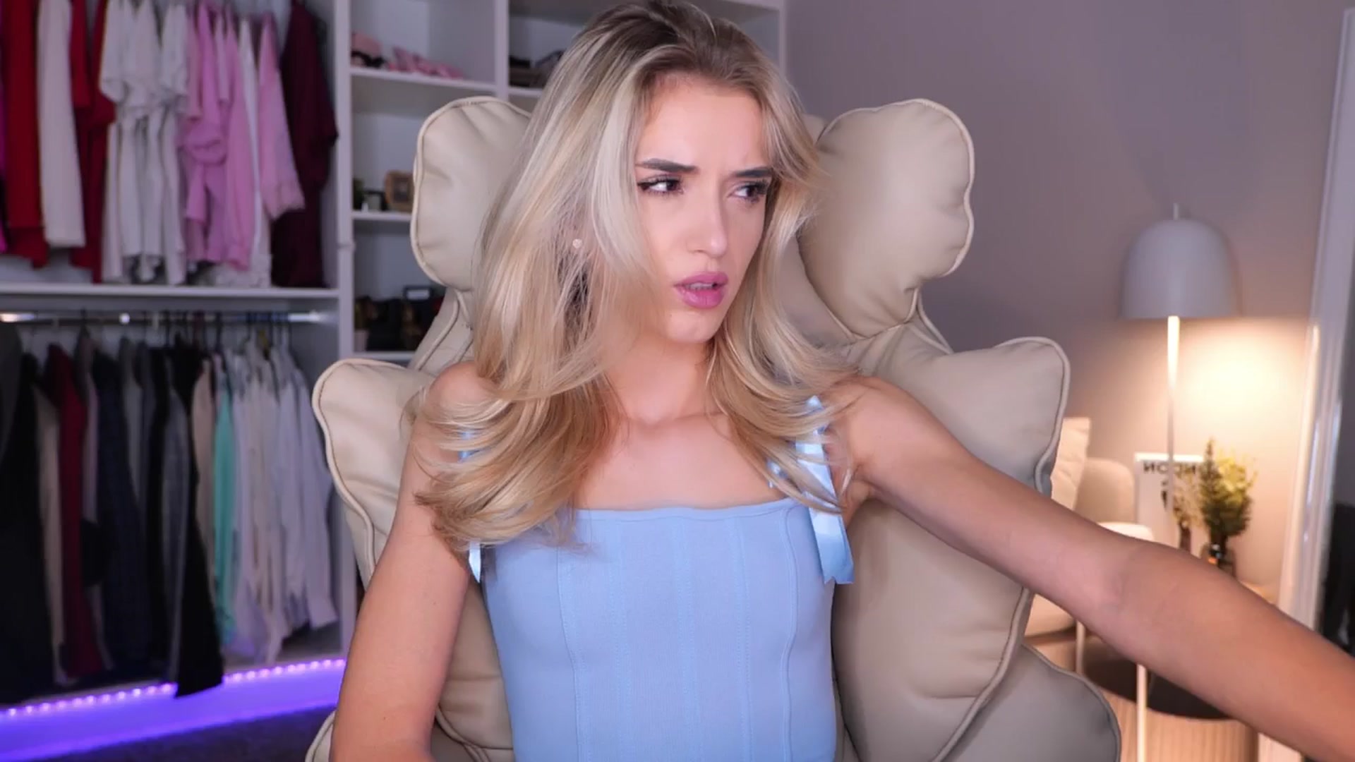 Gallery image thumbnail from YannaJeen's myfreecams stream on, 10/06/2025, 08:33 image 9 of 20