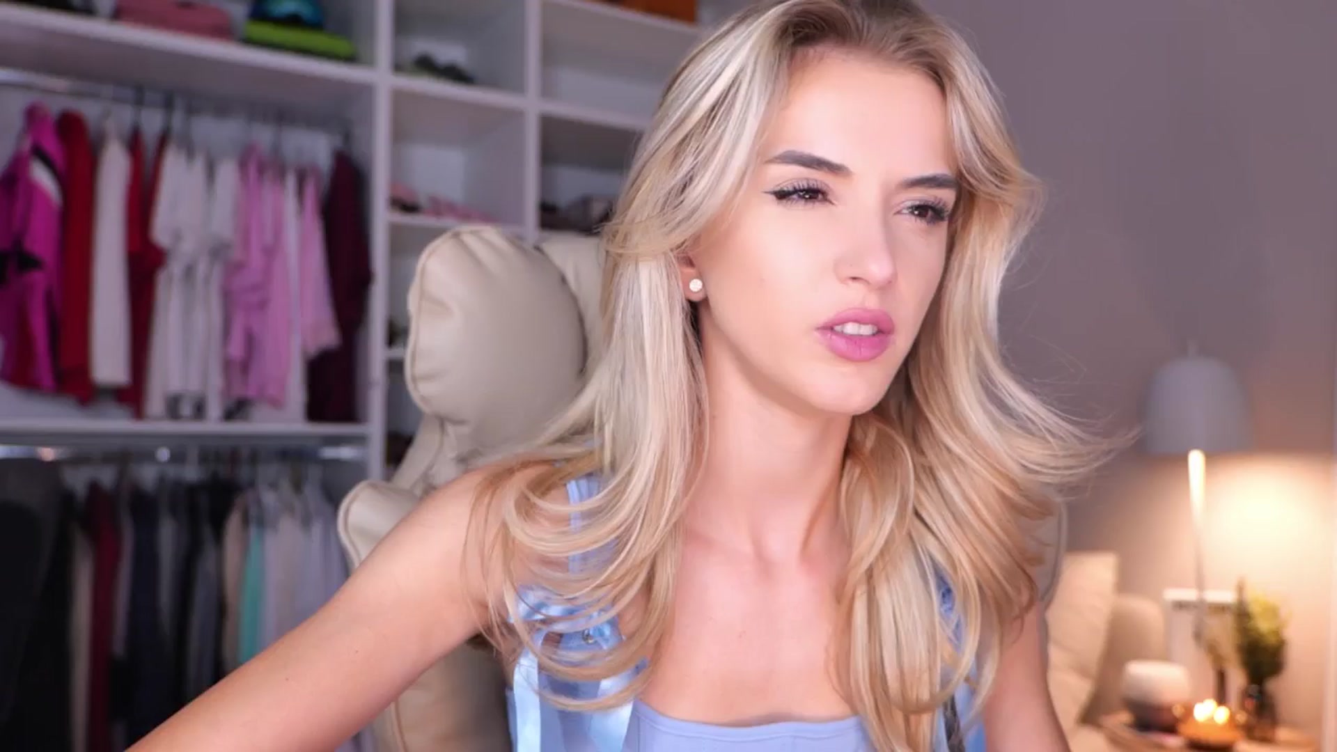 Gallery image thumbnail from YannaJeen's myfreecams stream on, 10/06/2025, 08:33 image 5 of 20
