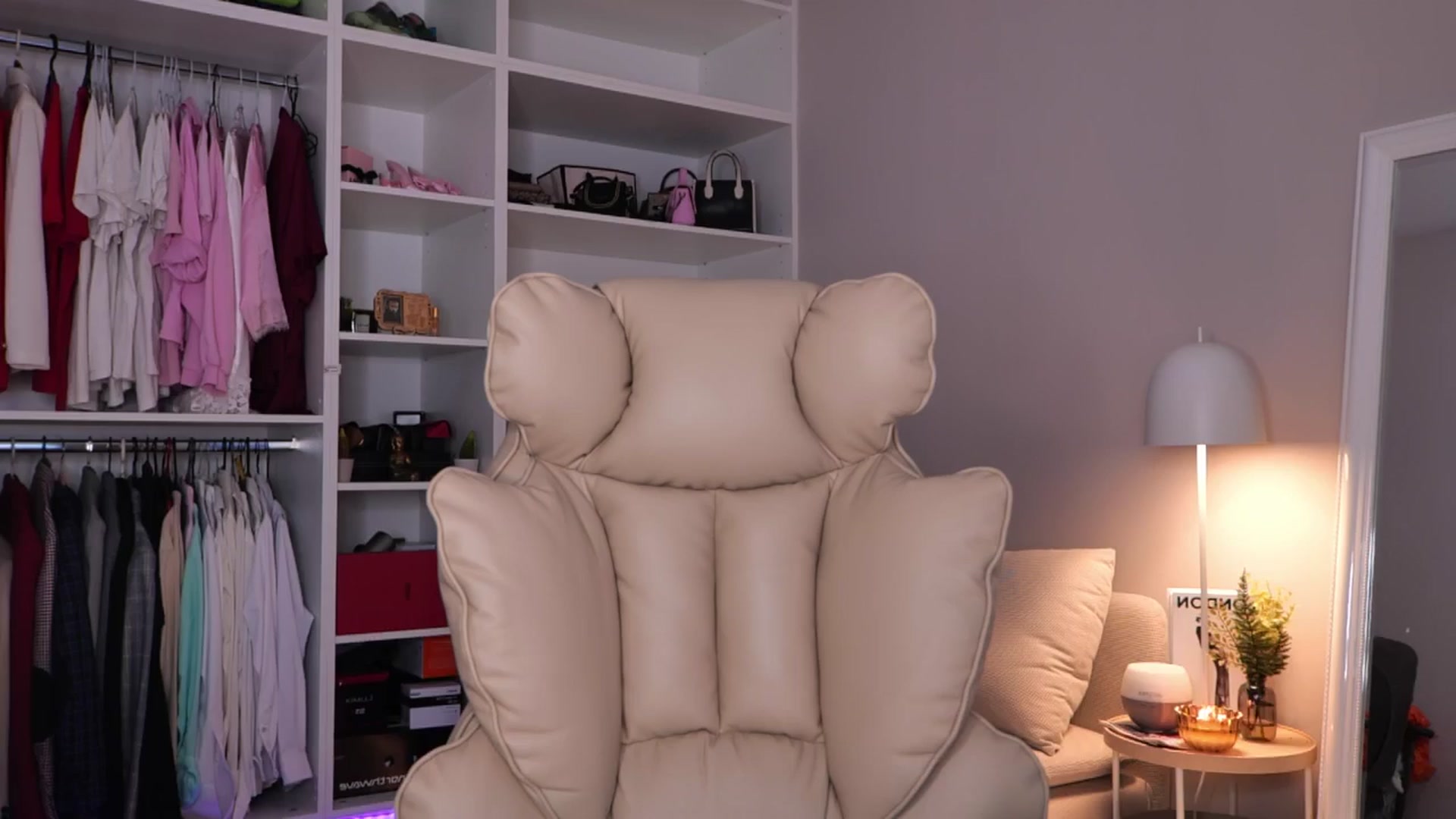 Gallery image thumbnail from YannaJeen's myfreecams stream on, 10/06/2025, 12:12 image 8 of 20