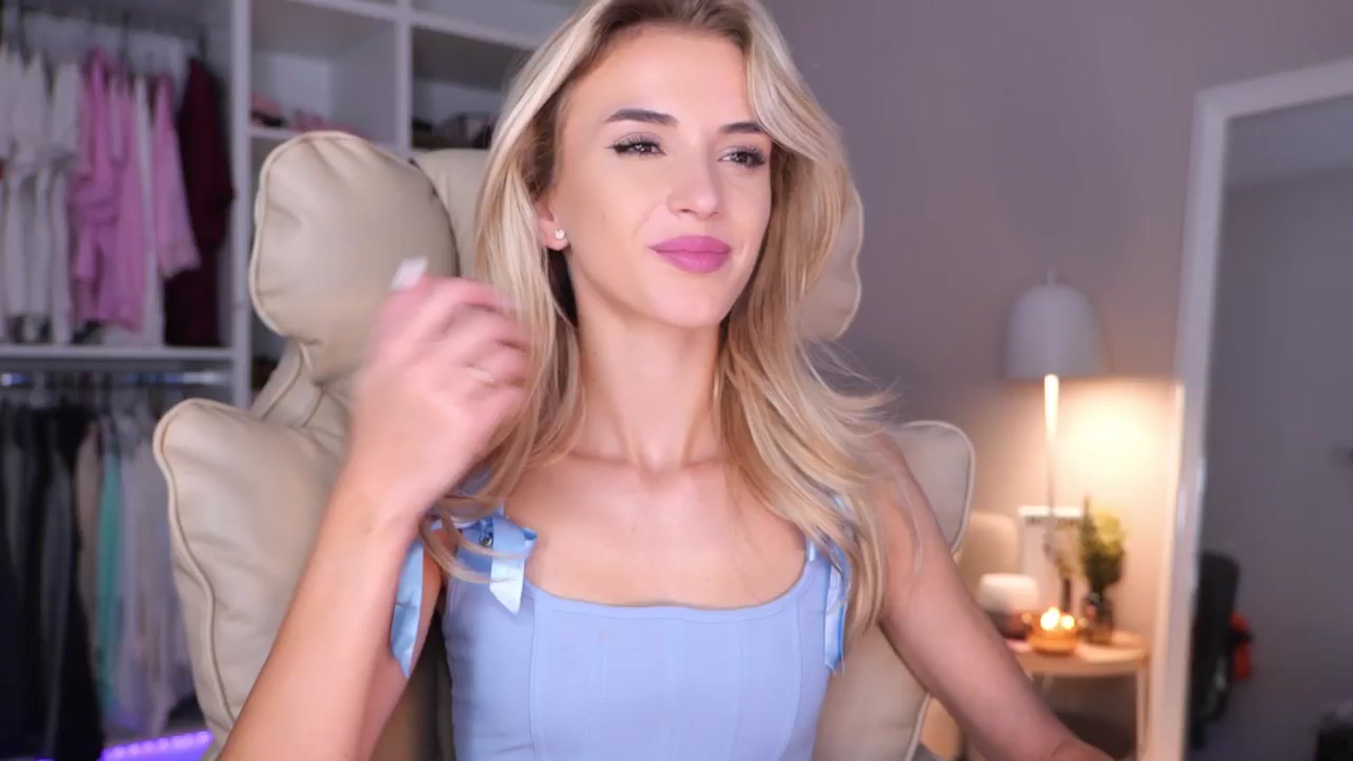 Gallery image thumbnail from YannaJeen's myfreecams stream on, 10/06/2025, 12:12 image 4 of 20
