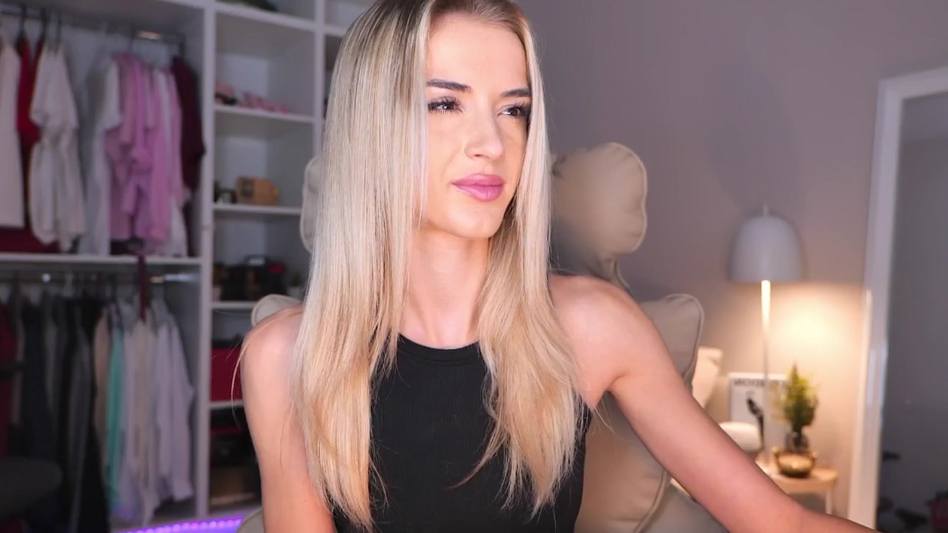 Gallery image thumbnail from YannaJeen's myfreecams stream on, 10/10/2025, 09:02 image 17 of 20