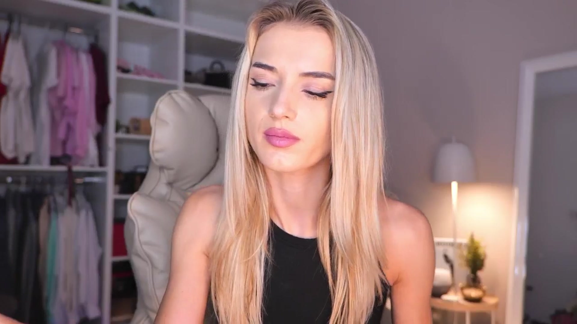 Gallery image thumbnail from YannaJeen's myfreecams stream on, 10/10/2025, 09:02 image 2 of 20