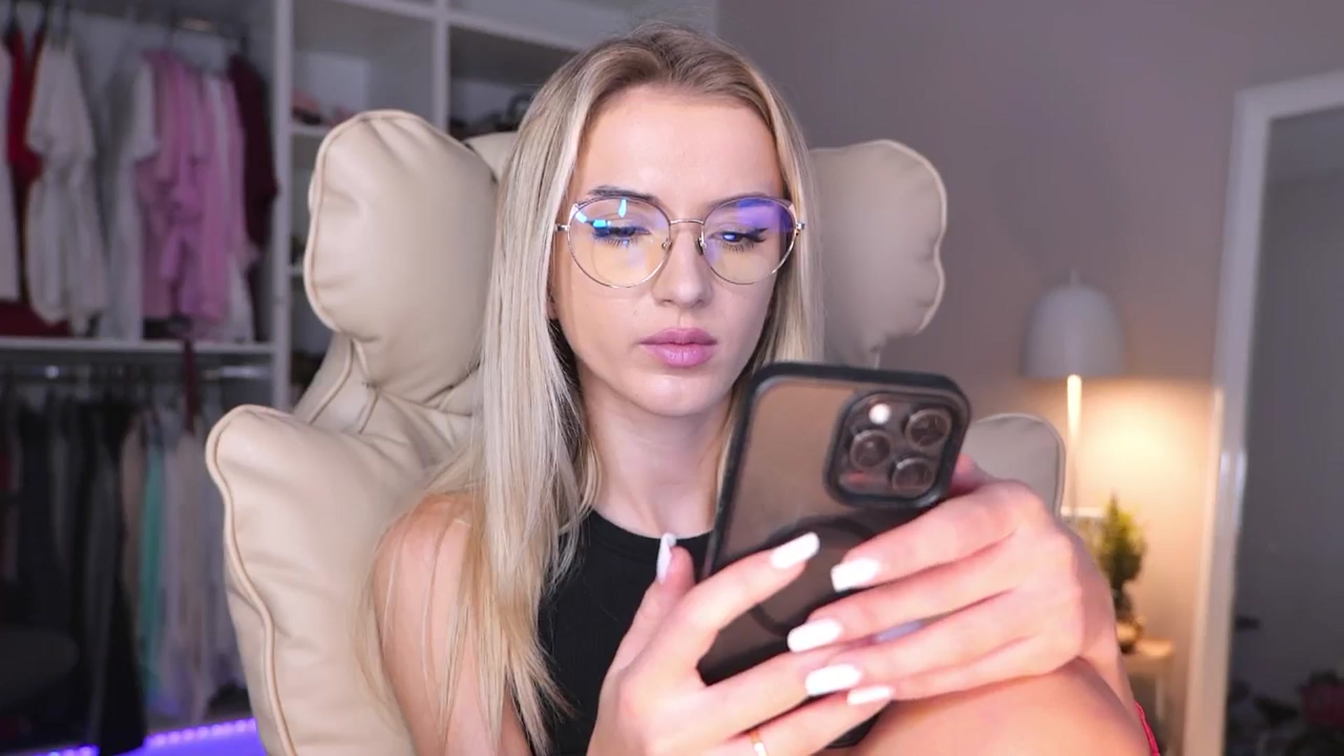 Gallery image thumbnail from YannaJeen's myfreecams stream on, 10/10/2025, 11:42 image 5 of 20