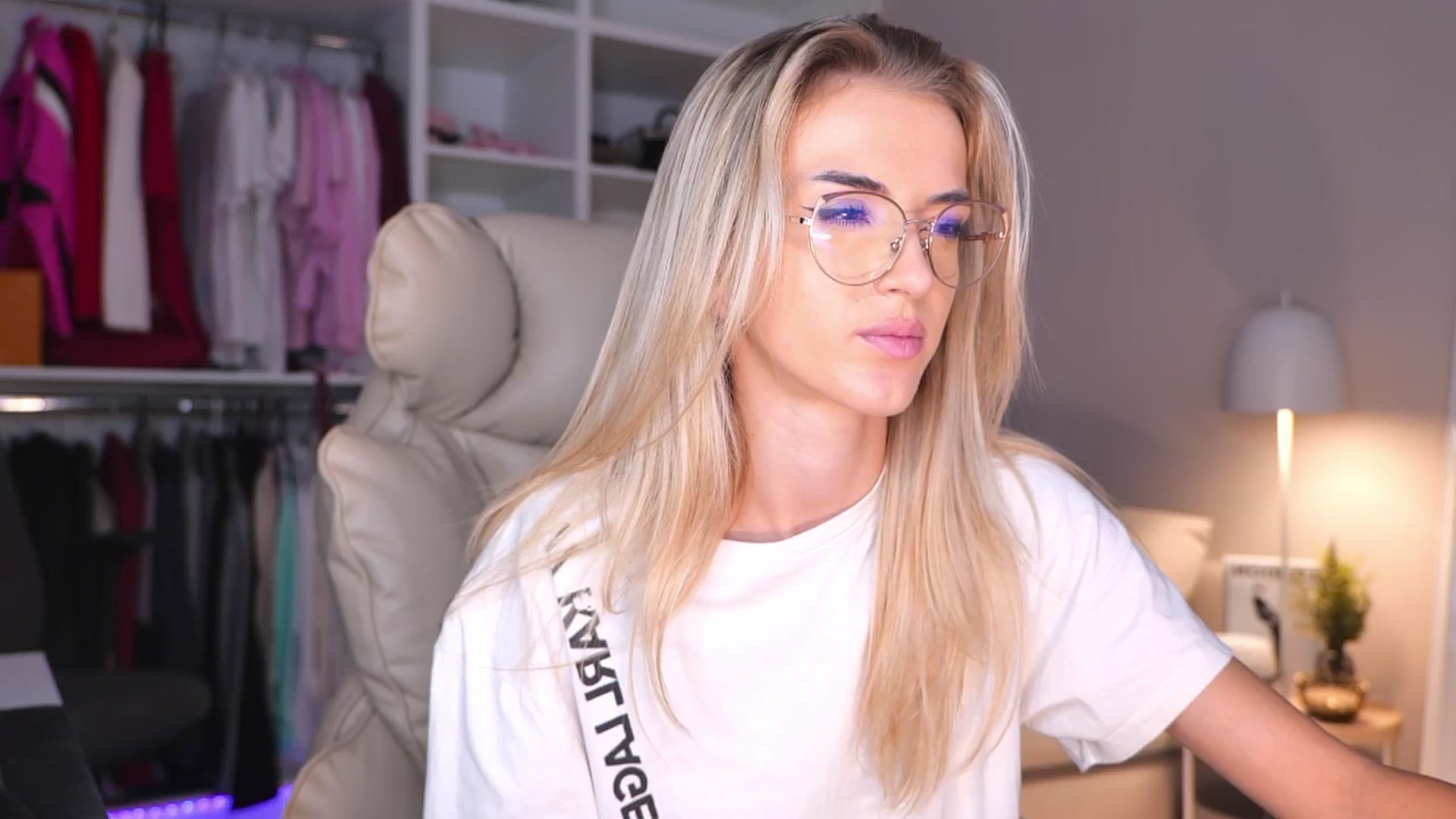 Gallery image thumbnail from YannaJeen's myfreecams stream on, 10/10/2025, 12:08 image 19 of 20