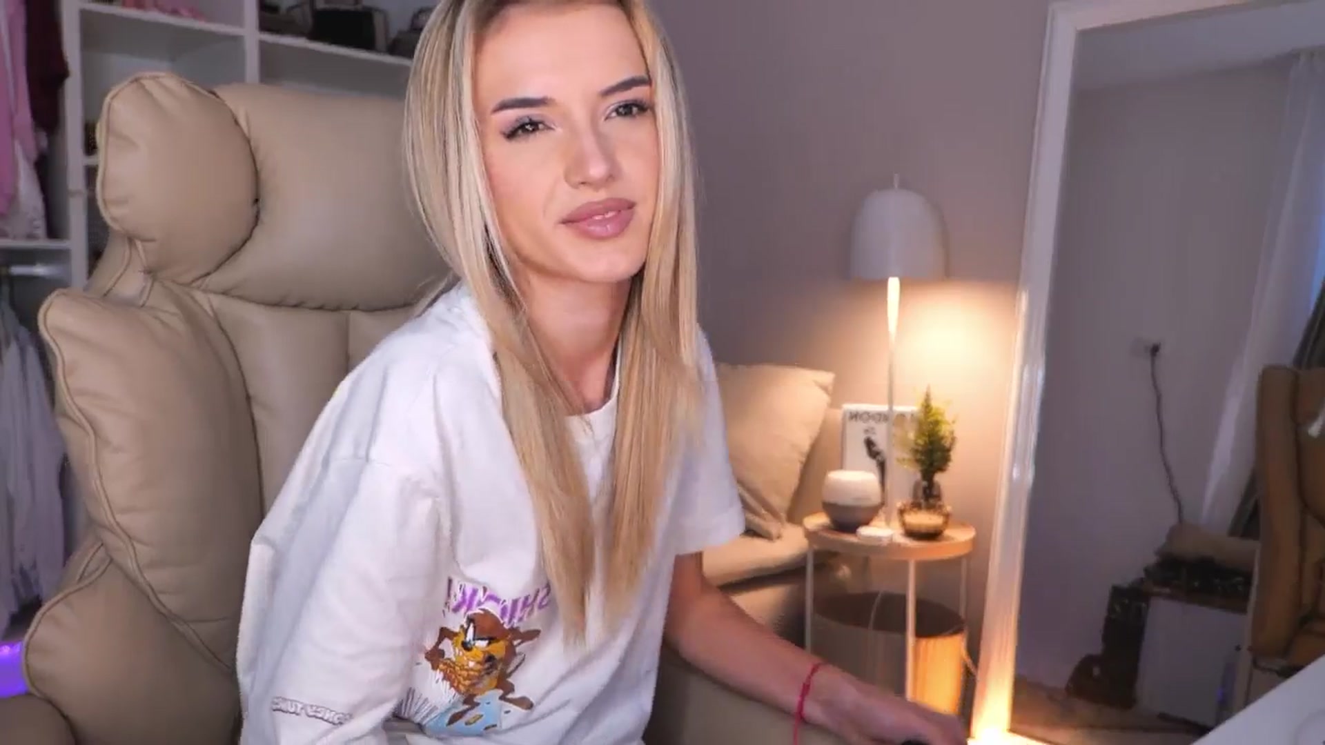 Gallery image thumbnail from YannaJeen's myfreecams stream on, 10/11/2025, 09:27 image 10 of 20
