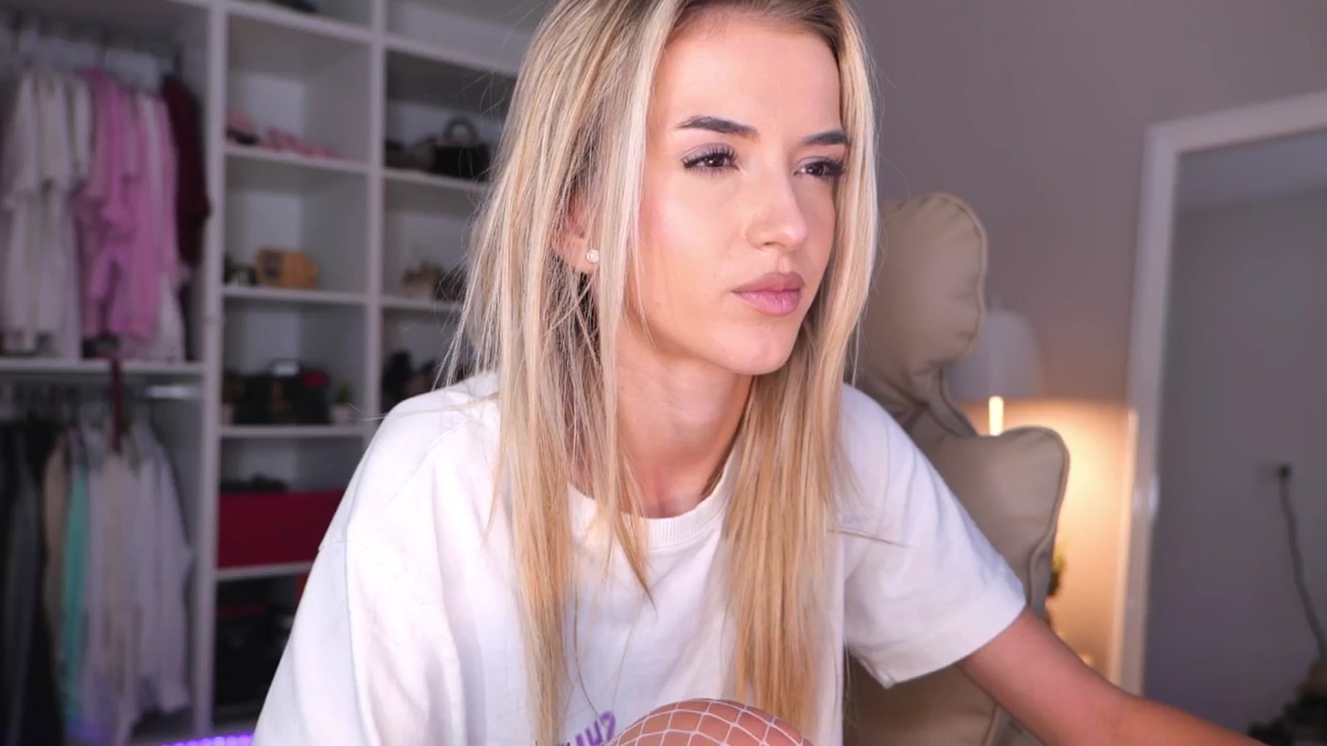Gallery image thumbnail from YannaJeen's myfreecams stream on, 10/11/2025, 09:27 image 19 of 20