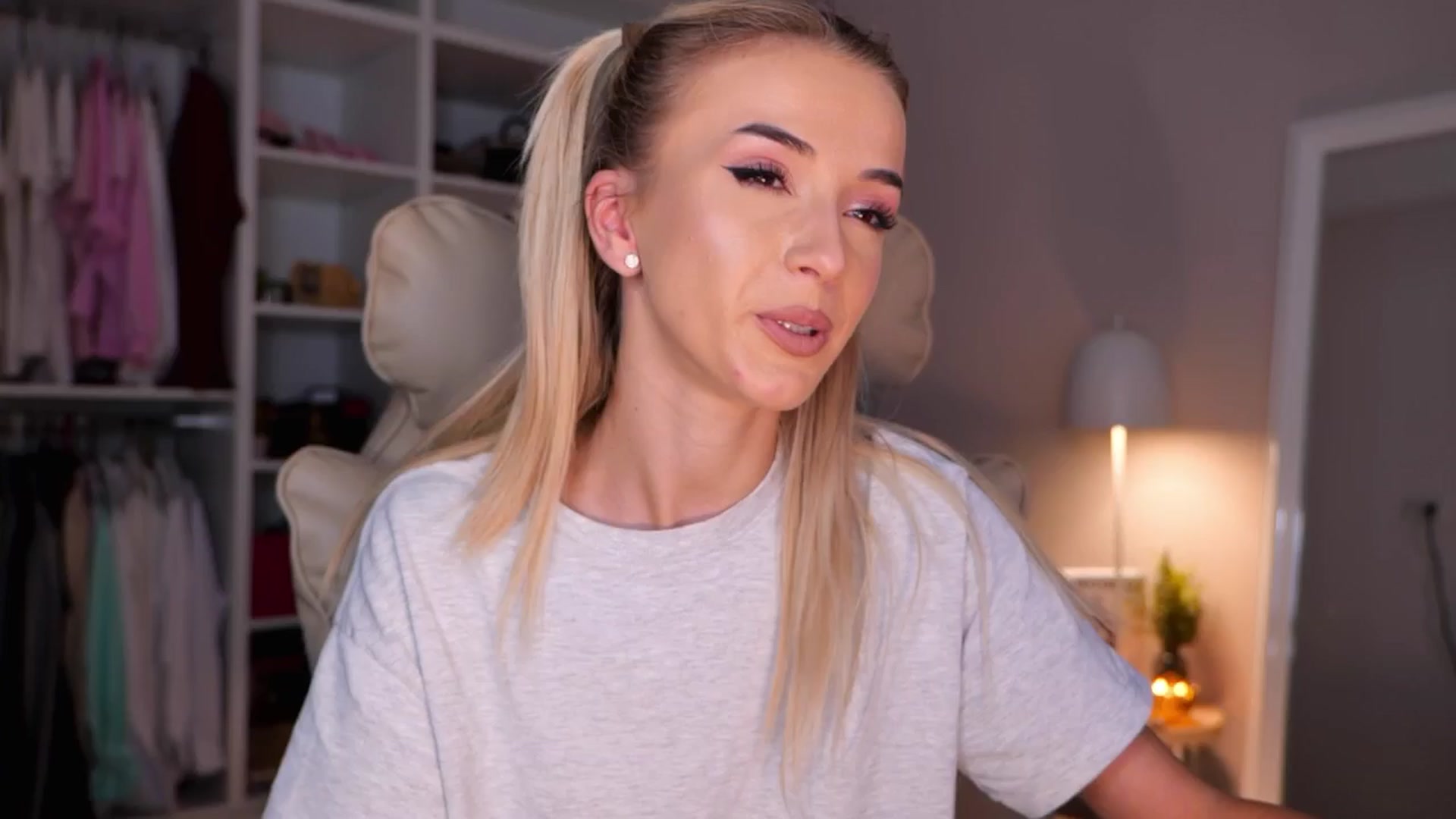 Gallery image thumbnail from YannaJeen's myfreecams stream on, 10/13/2025, 09:44 image 6 of 20