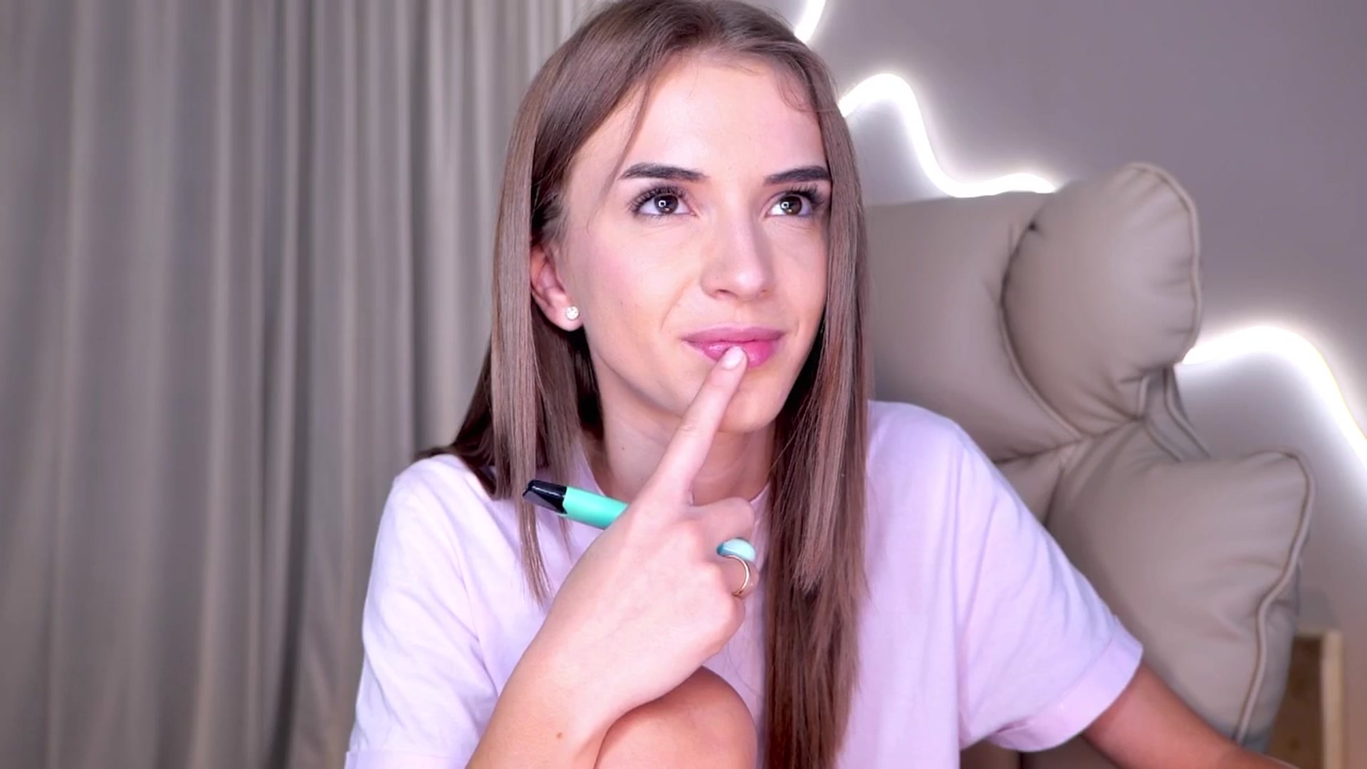 Gallery image thumbnail from YannaJeen's myfreecams stream on, 10/16/2025, 08:57 image 12 of 20