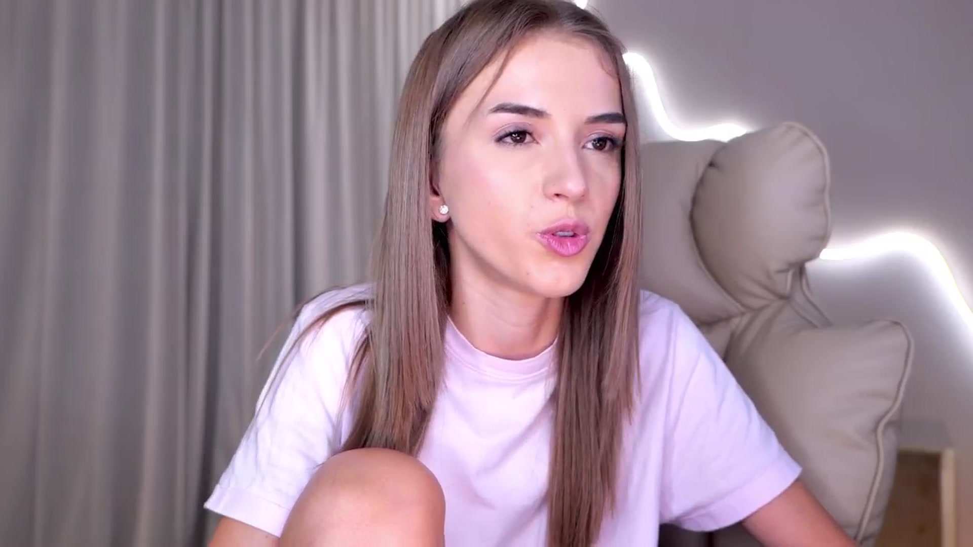 Gallery image thumbnail from YannaJeen's myfreecams stream on, 10/16/2025, 08:57 image 11 of 20