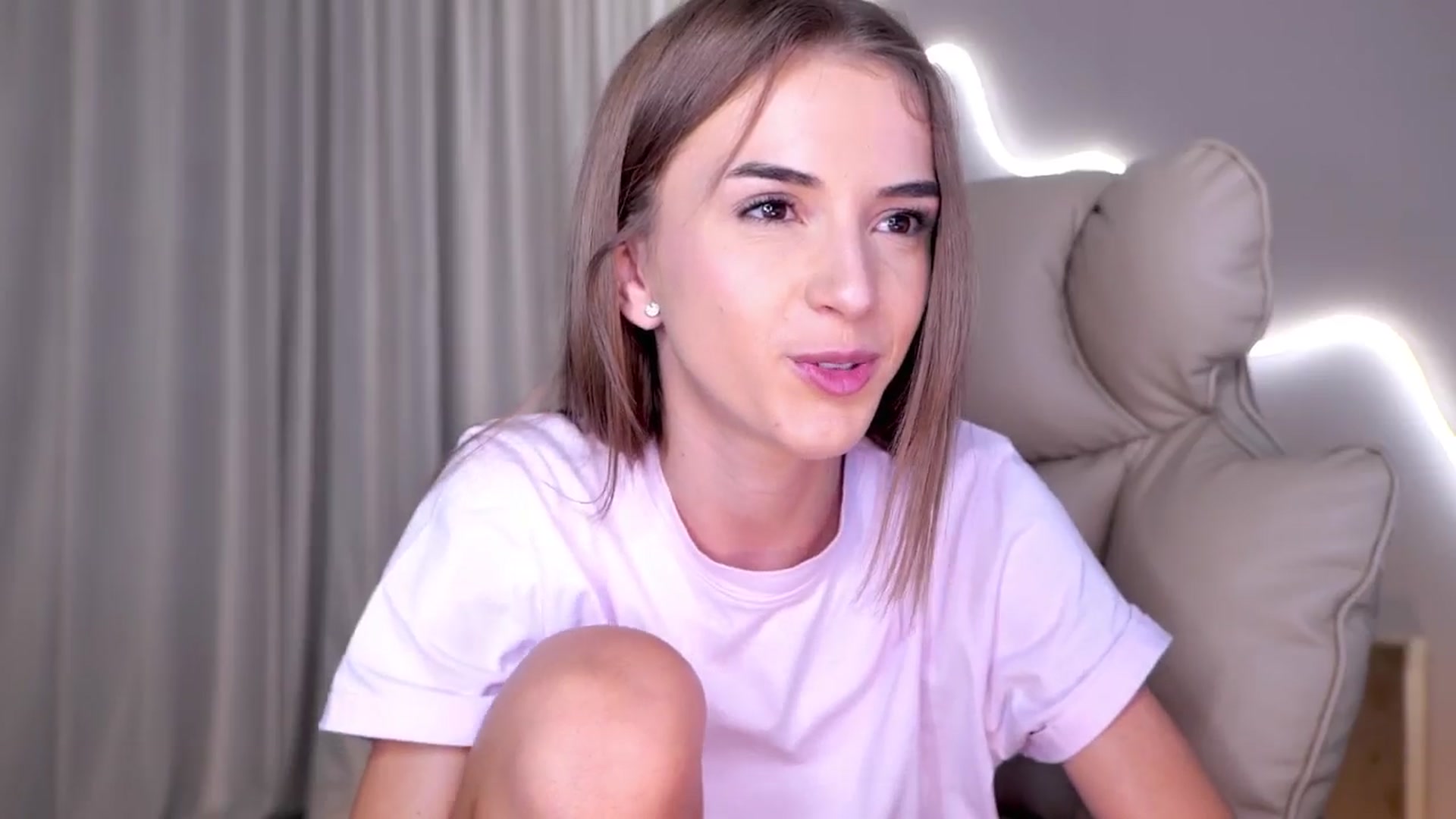 Gallery image thumbnail from YannaJeen's myfreecams stream on, 10/16/2025, 08:57 image 13 of 20