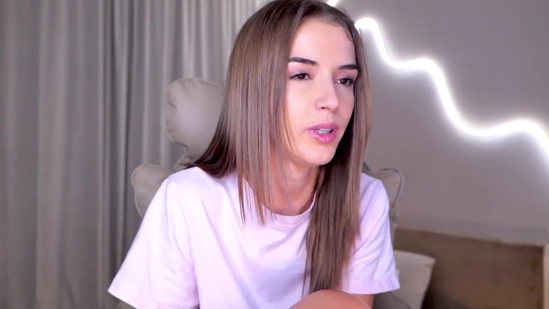 Gallery image thumbnail from YannaJeen's myfreecams stream on, 10/16/2025, 11:40 image 10 of 20