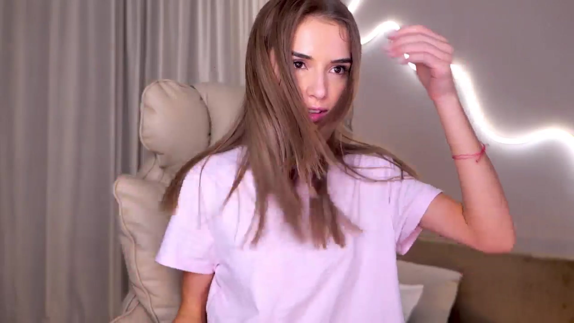 Gallery image thumbnail from YannaJeen's myfreecams stream on, 10/16/2025, 11:40 image 9 of 20
