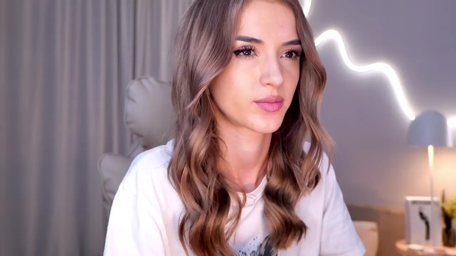 Gallery image thumbnail from YannaJeen's myfreecams stream on, 10/17/2025, 10:43 image 3 of 20