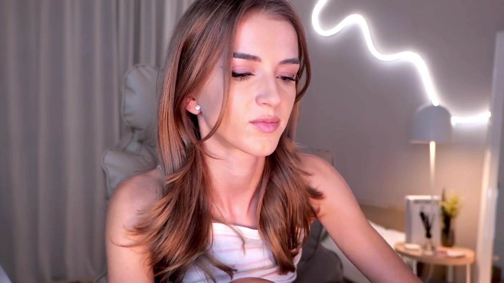 Gallery image thumbnail from YannaJeen's myfreecams stream on, 10/20/2025, 08:45 image 14 of 20