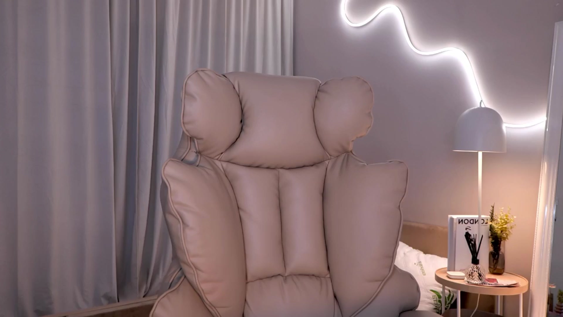 Gallery image thumbnail from YannaJeen's myfreecams stream on, 10/20/2025, 11:37 image 1 of 20