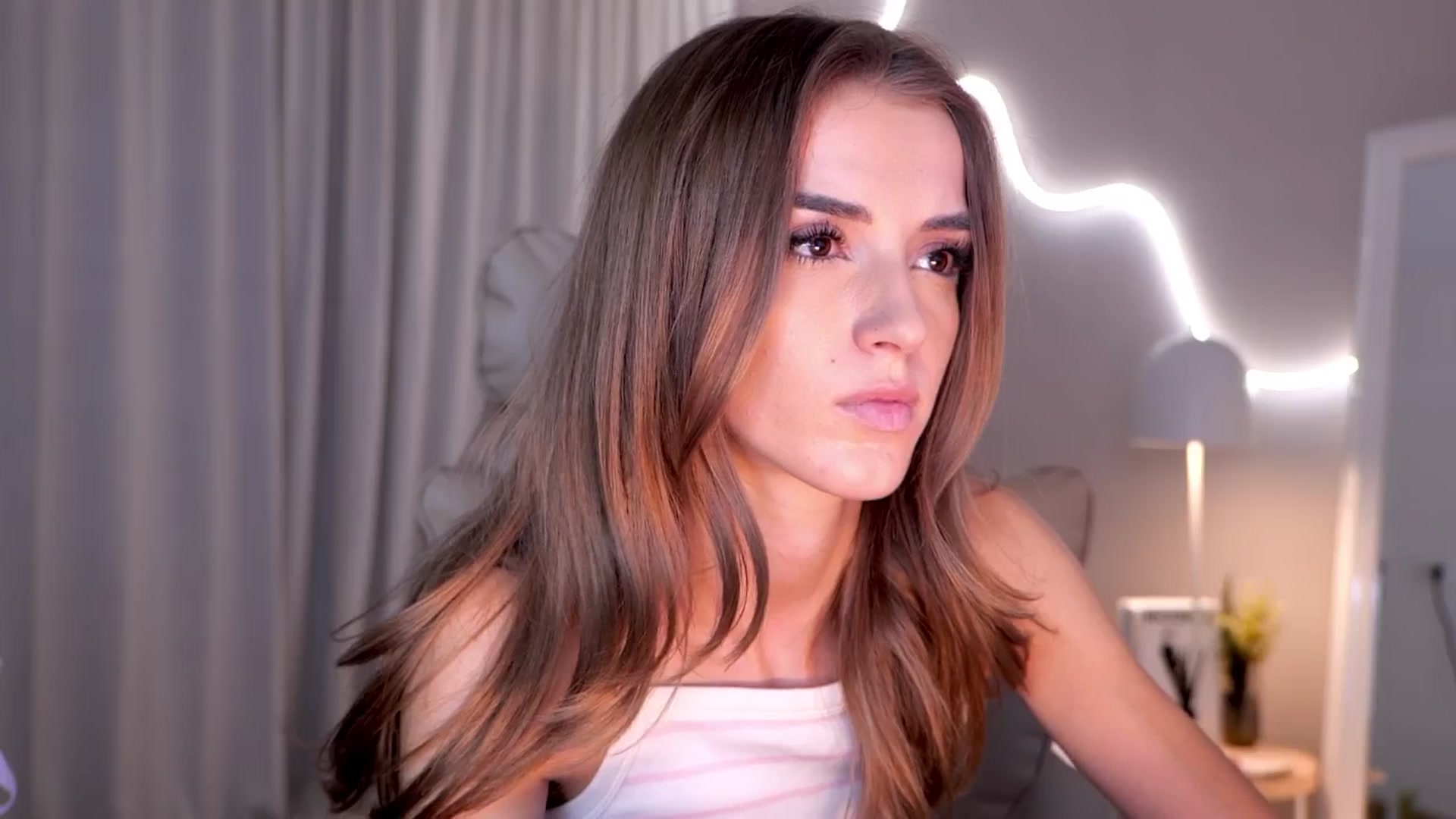 Gallery image thumbnail from YannaJeen's myfreecams stream on, 10/20/2025, 11:37 image 8 of 20