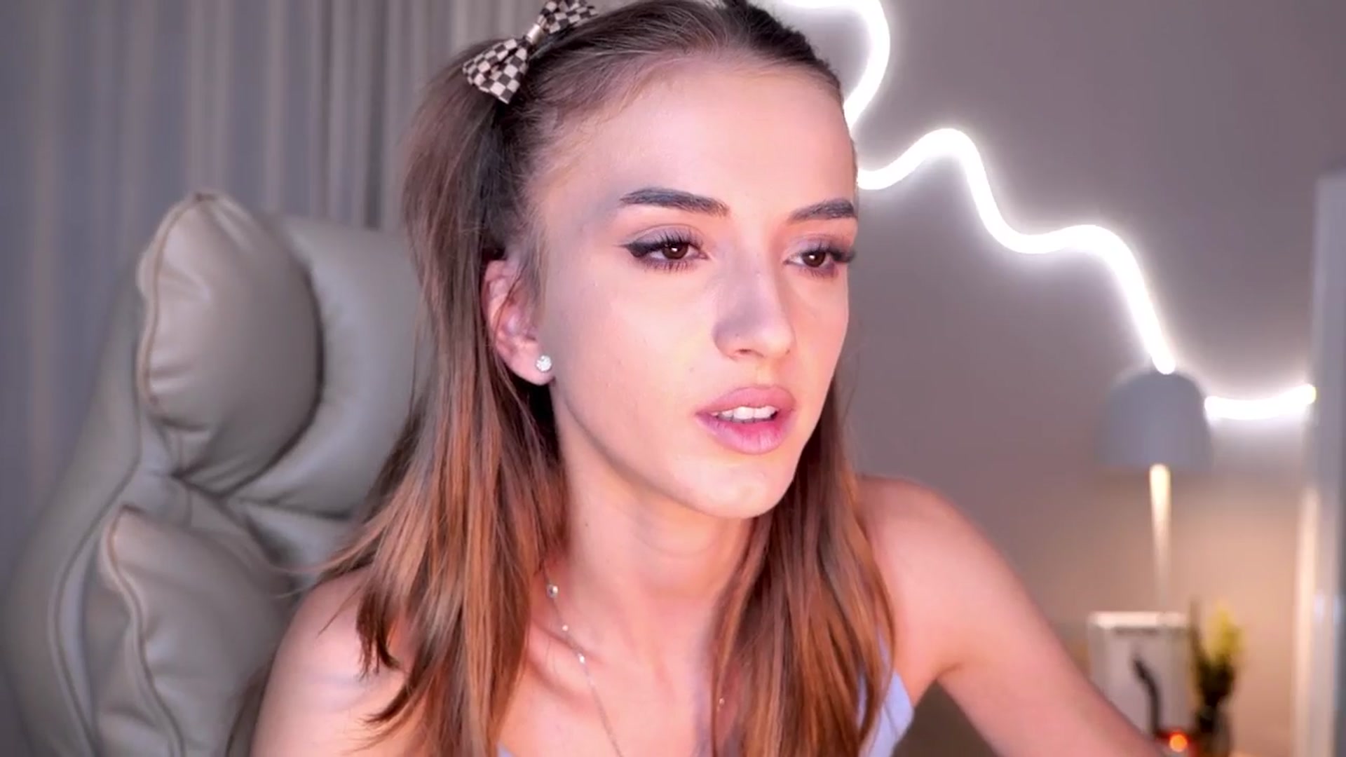 Gallery image thumbnail from YannaJeen's myfreecams stream on, 10/21/2025, 09:46 image 13 of 20