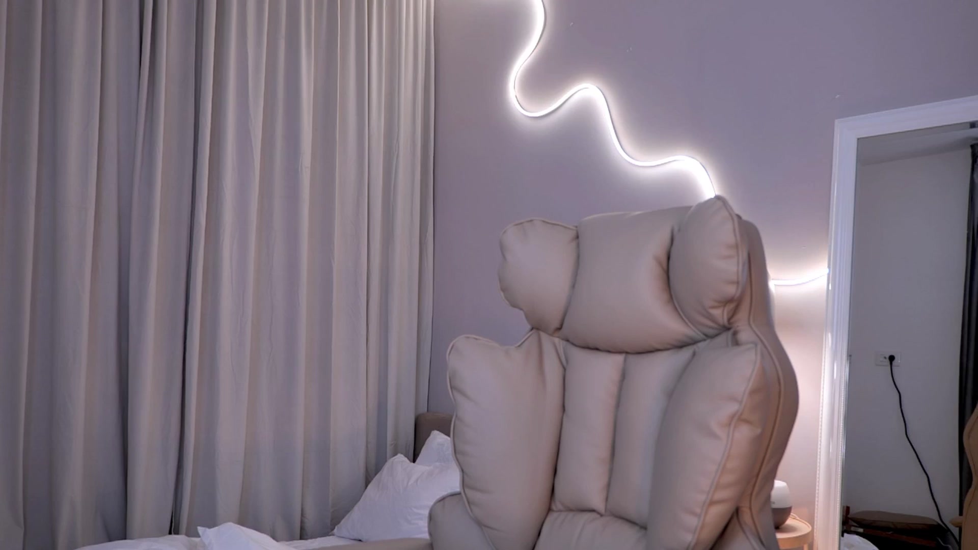Gallery image thumbnail from YannaJeen's myfreecams stream on, 10/27/2025, 12:11 image 5 of 20