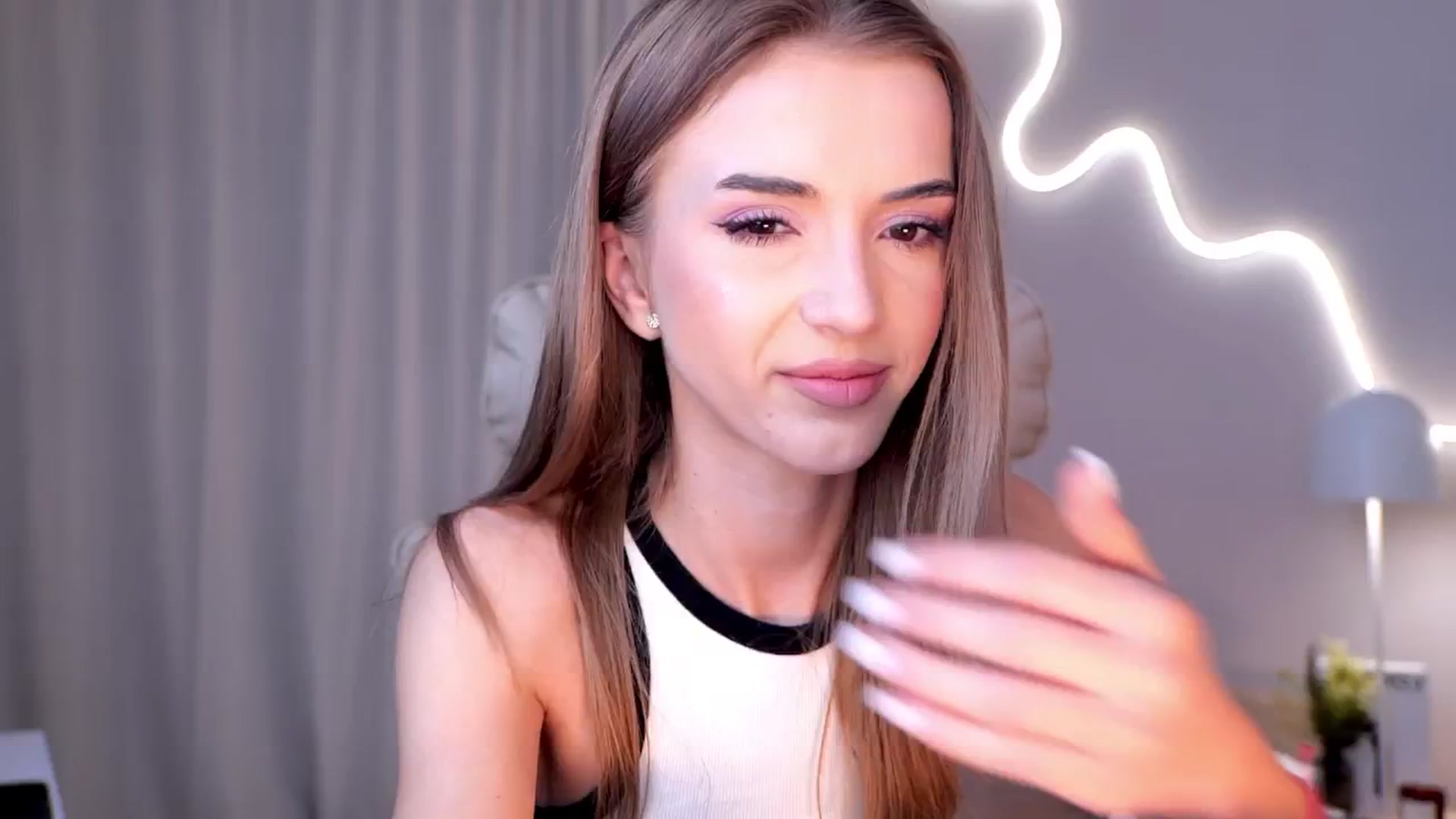 Gallery image thumbnail from YannaJeen's myfreecams stream on, 10/28/2025, 12:54 image 2 of 20