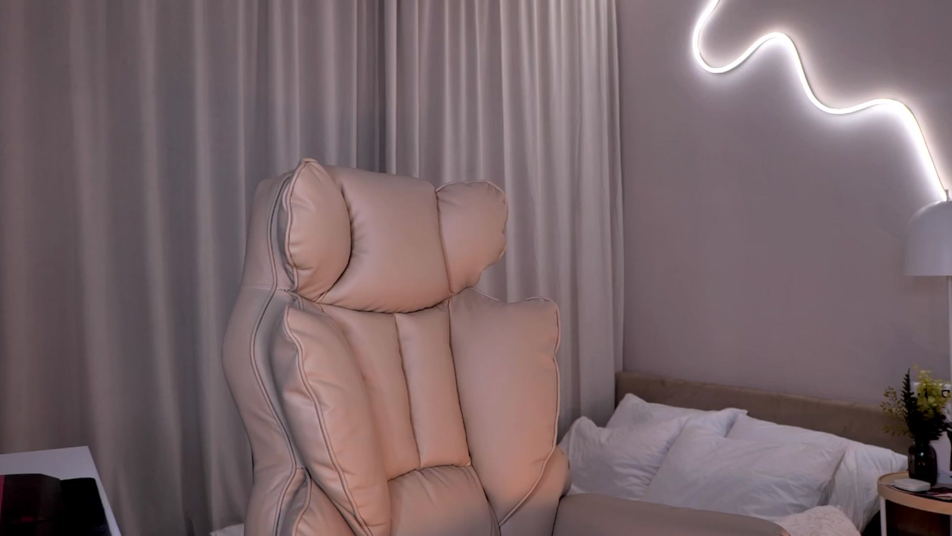 Gallery image thumbnail from YannaJeen's myfreecams stream on, 10/30/2025, 11:16 image 15 of 20