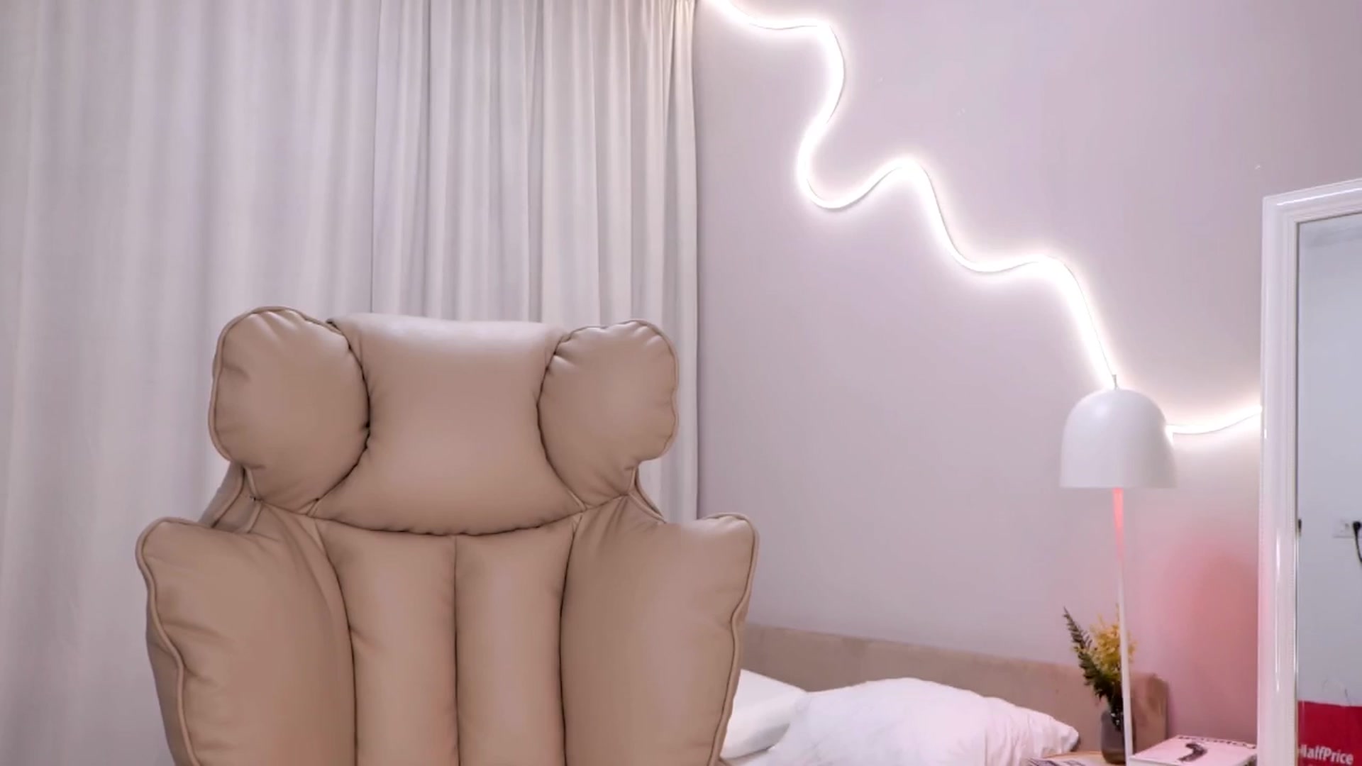 Gallery image thumbnail from YannaJeen's myfreecams stream on, 11/10/2025, 12:05 image 14 of 20