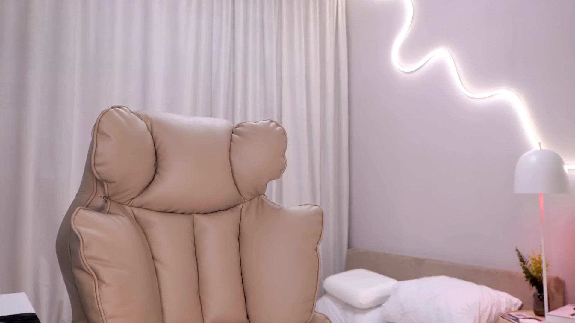 Gallery image thumbnail from YannaJeen's myfreecams stream on, 11/10/2025, 12:05 image 2 of 20