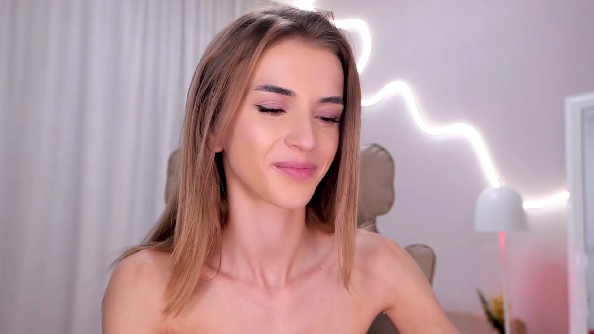 Gallery image thumbnail from YannaJeen's myfreecams stream on, 11/10/2025, 12:51 image 10 of 20