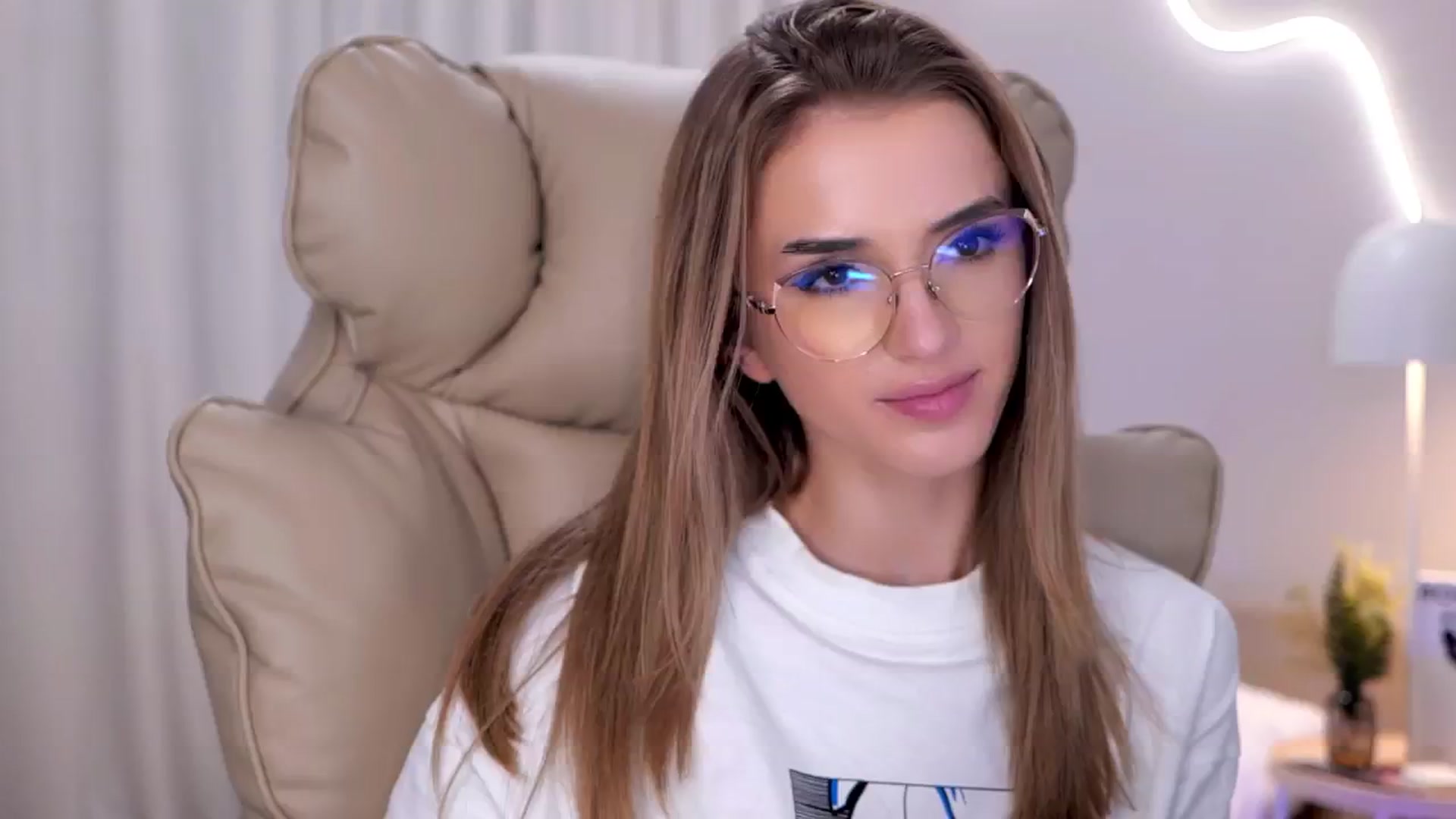 Gallery image thumbnail from YannaJeen's myfreecams stream on, 11/11/2025, 12:00 image 3 of 20