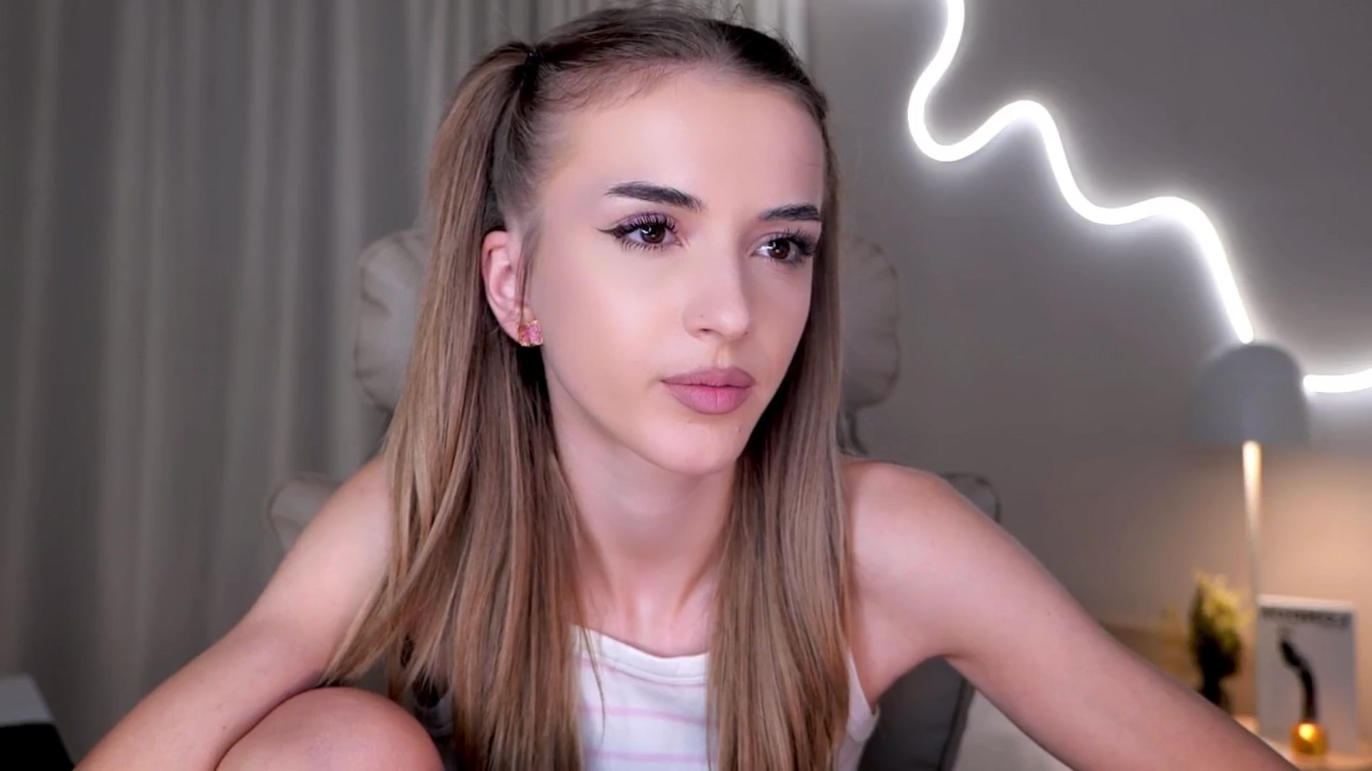 Gallery image thumbnail from YannaJeen's myfreecams stream on, 11/13/2025, 09:40 image 15 of 20