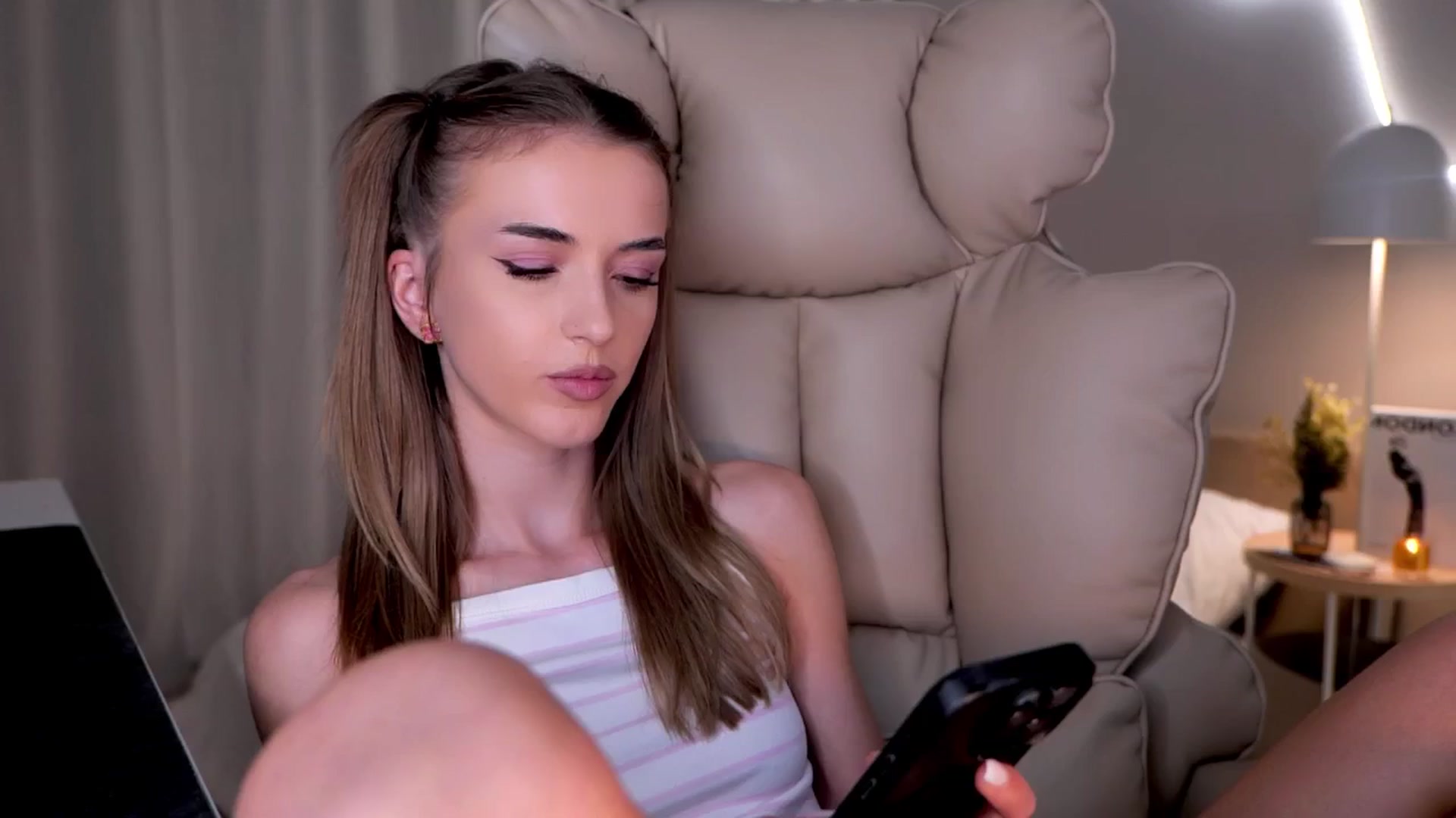 Gallery image thumbnail from YannaJeen's myfreecams stream on, 11/13/2025, 10:39 image 7 of 20