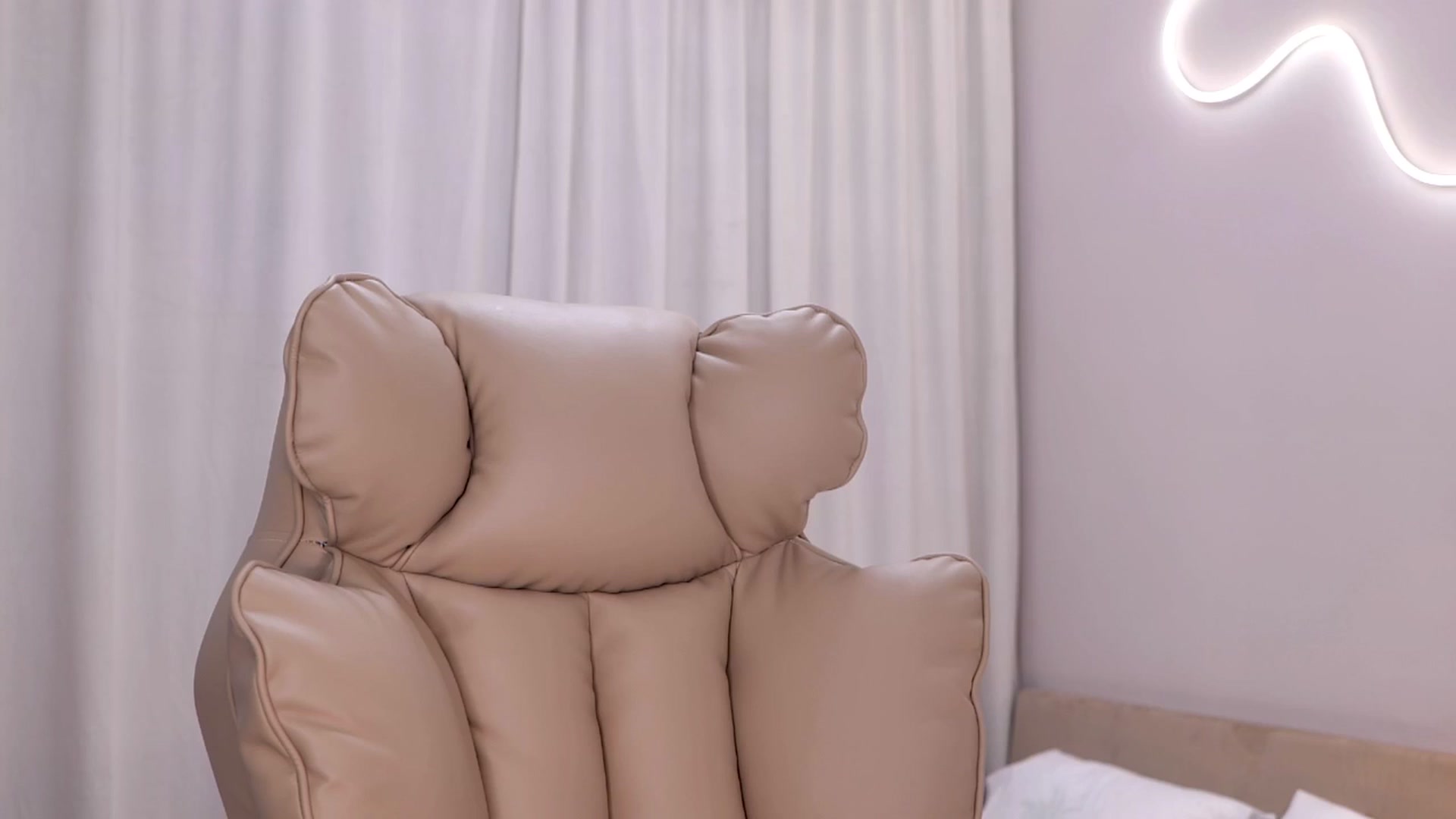 Gallery image thumbnail from YannaJeen's myfreecams stream on, 11/18/2025, 10:45 image 1 of 20