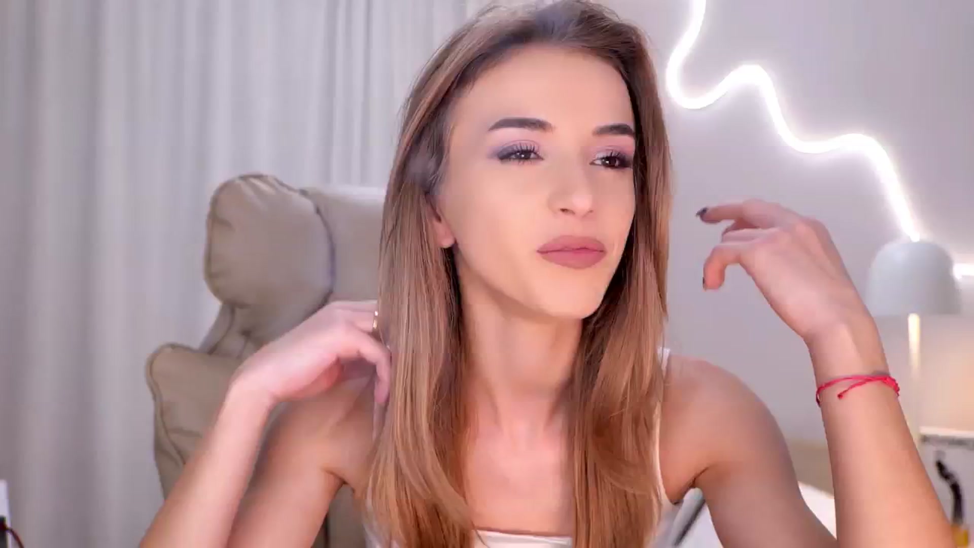 Gallery image thumbnail from YannaJeen's myfreecams stream on, 11/18/2025, 10:45 image 4 of 20