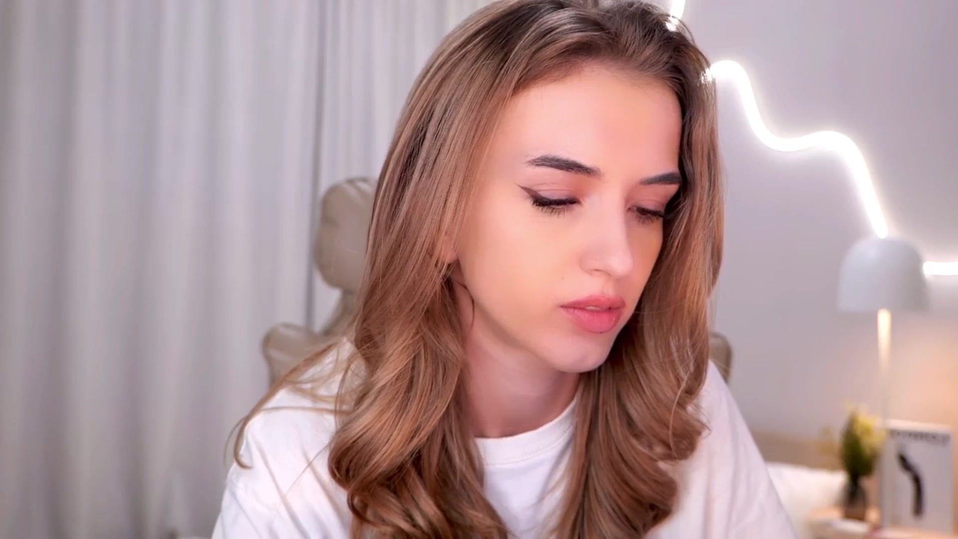 Gallery image thumbnail from YannaJeen's myfreecams stream on, 11/19/2025, 10:33 image 20 of 20