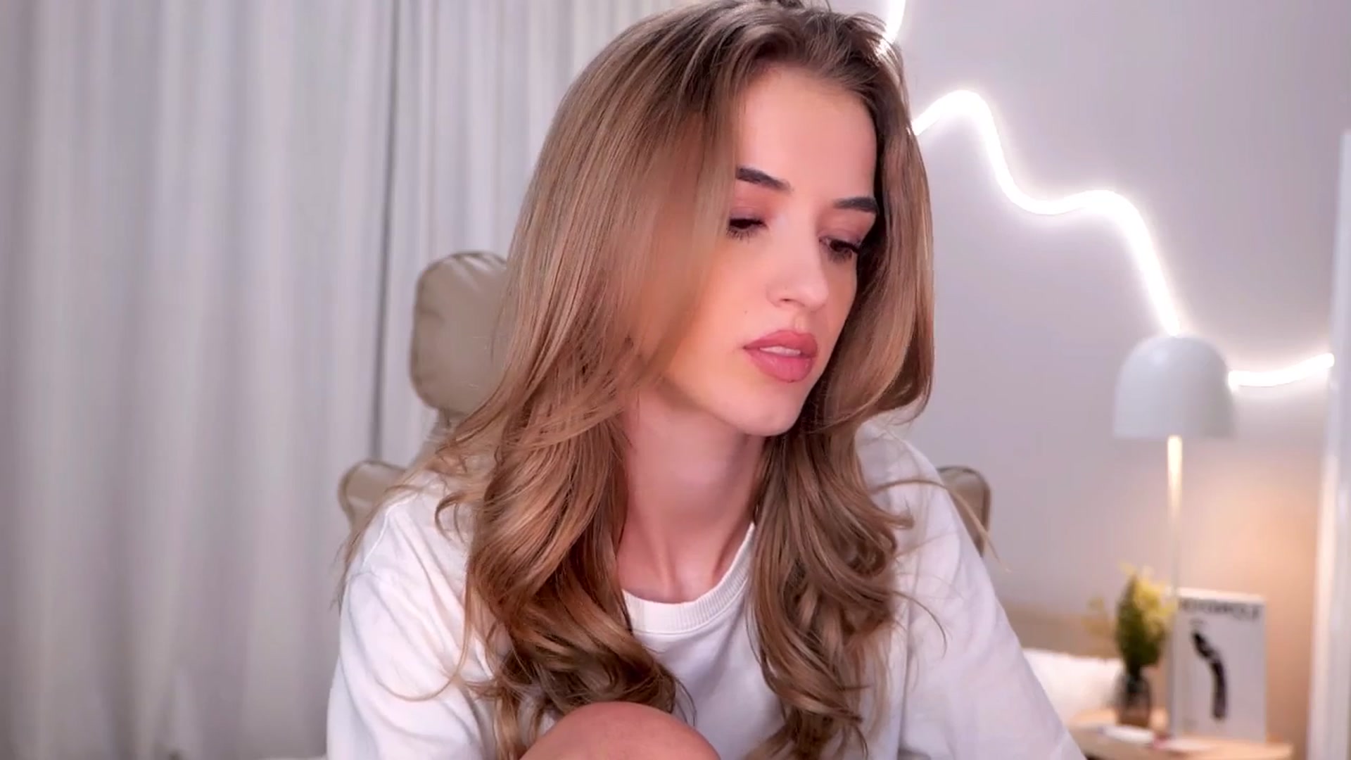 Gallery image thumbnail from YannaJeen's myfreecams stream on, 11/19/2025, 10:33 image 11 of 20