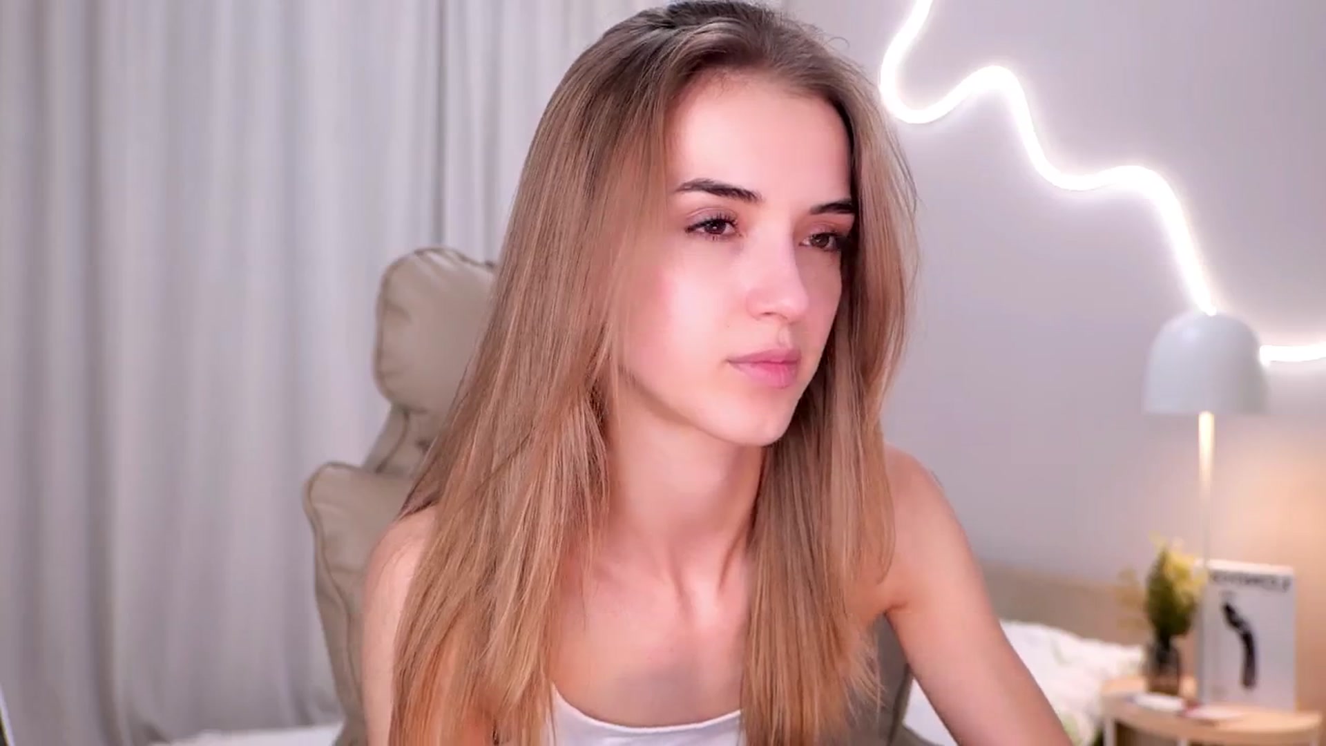 Gallery image thumbnail from YannaJeen's myfreecams stream on, 11/25/2025, 11:03 image 17 of 20