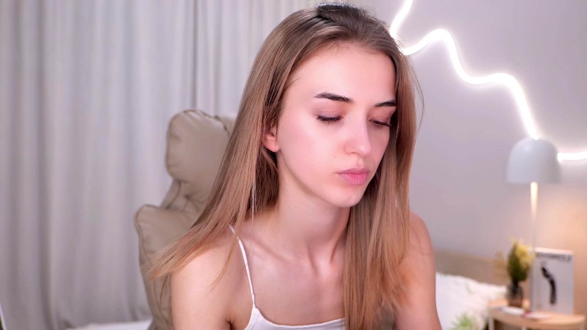 Gallery image thumbnail from YannaJeen's myfreecams stream on, 11/25/2025, 11:03 image 19 of 20