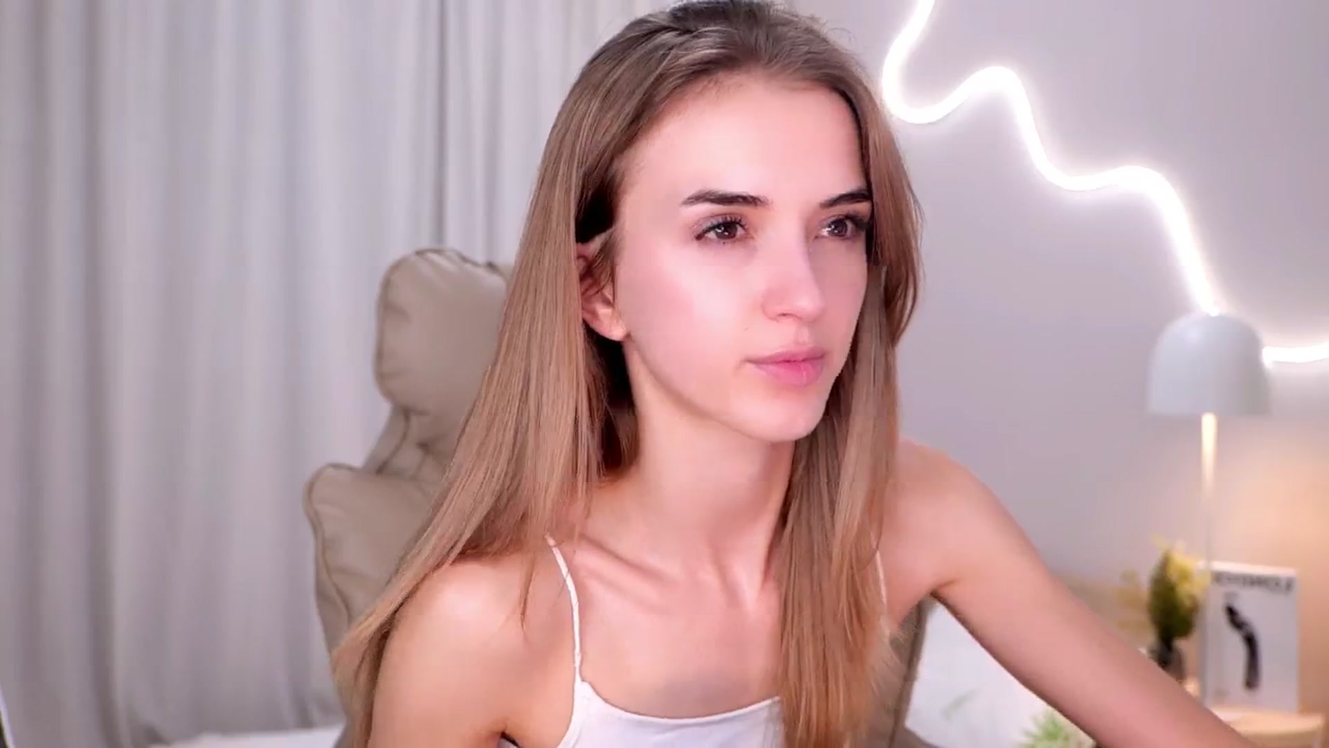 Gallery image thumbnail from YannaJeen's myfreecams stream on, 11/25/2025, 11:03 image 18 of 20