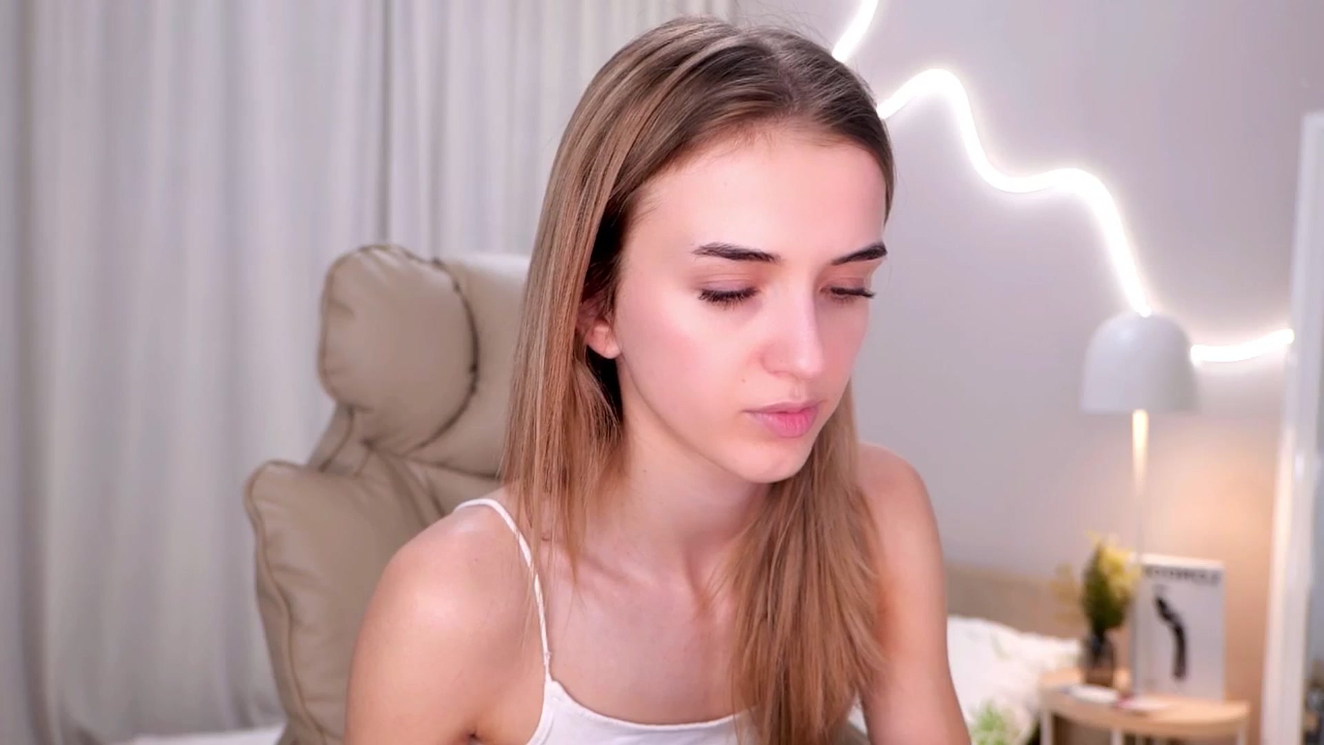 Gallery image thumbnail from YannaJeen's myfreecams stream on, 11/25/2025, 11:03 image 15 of 20