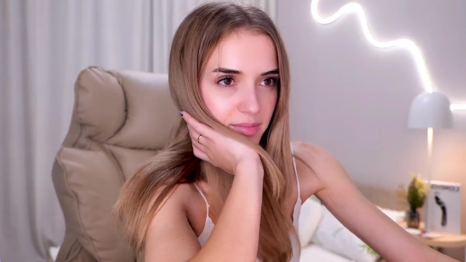 Gallery image thumbnail from YannaJeen's myfreecams stream on, 11/25/2025, 11:03 image 11 of 20