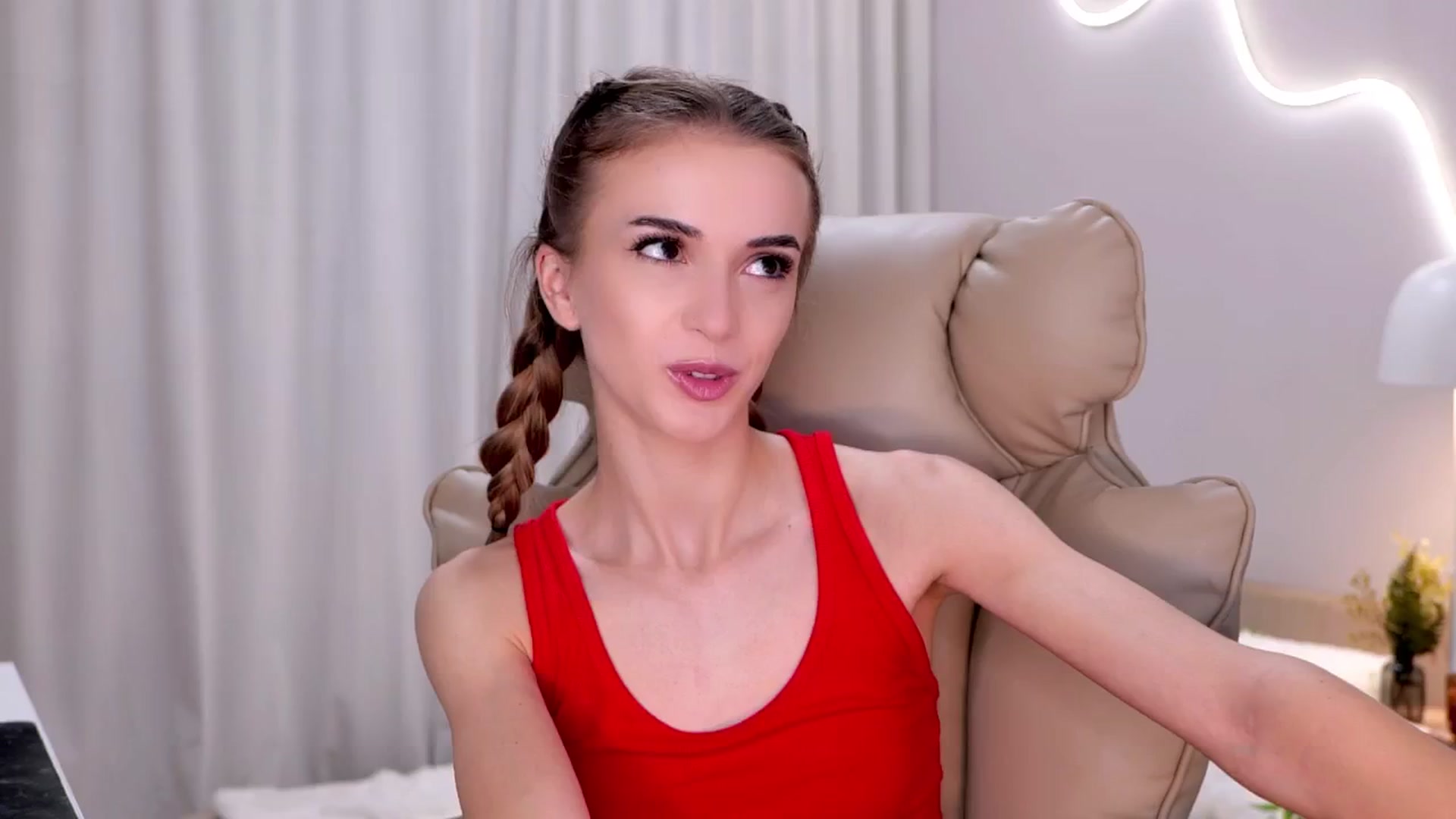 Gallery image thumbnail from YannaJeen's myfreecams stream on, 12/08/2025, 08:55 image 6 of 20