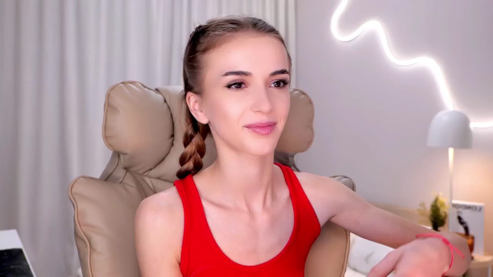 Gallery image thumbnail from YannaJeen's myfreecams stream on, 12/08/2025, 08:55 image 2 of 20