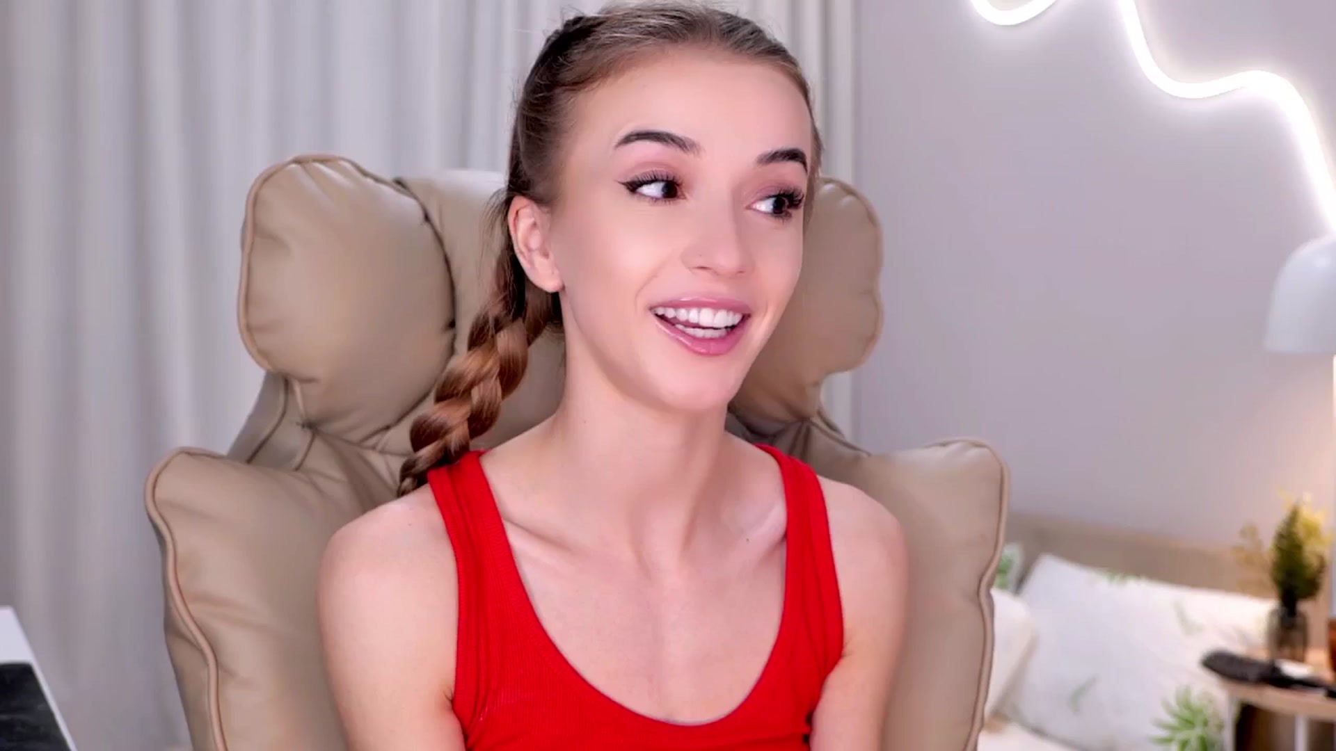 Gallery image thumbnail from YannaJeen's myfreecams stream on, 12/08/2025, 08:55 image 5 of 20