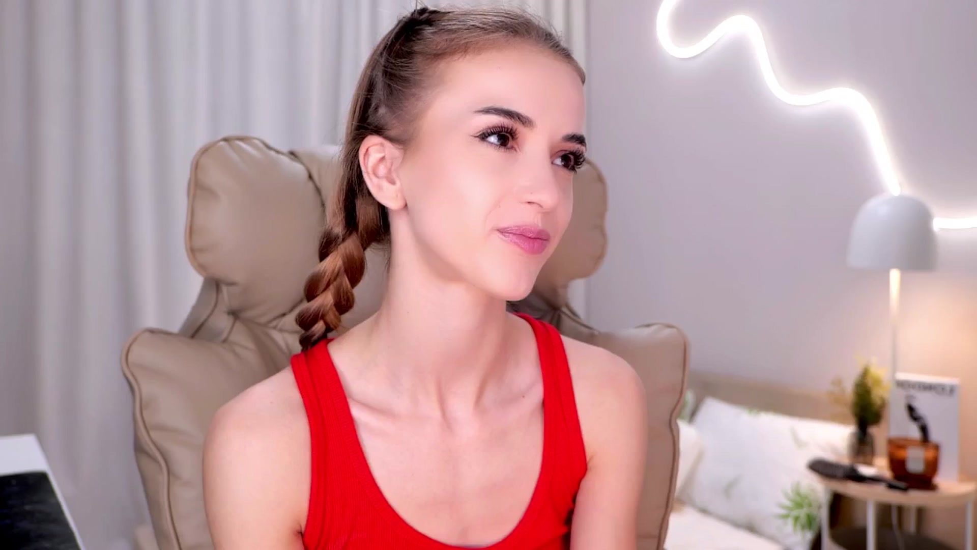 Gallery image thumbnail from YannaJeen's myfreecams stream on, 12/08/2025, 08:55 image 3 of 20