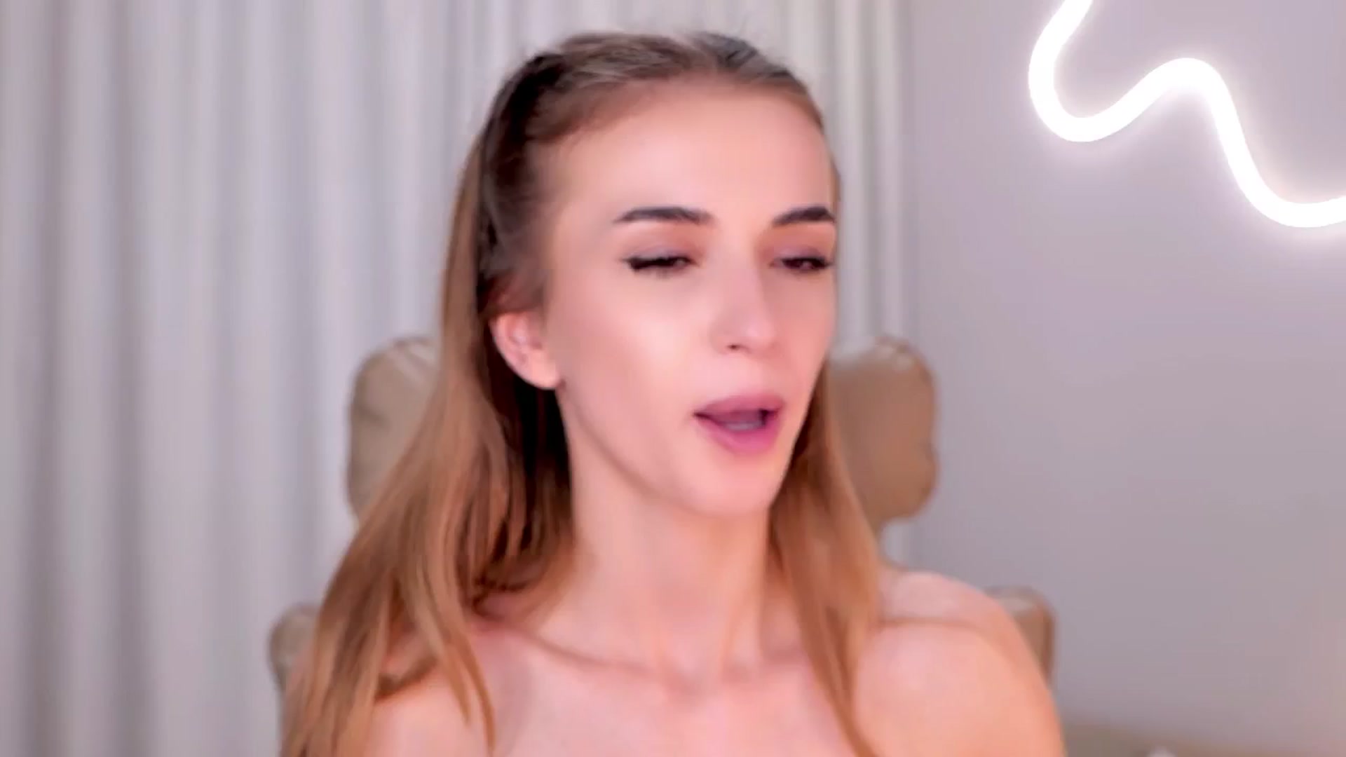 Gallery image thumbnail from YannaJeen's myfreecams stream on, 12/08/2025, 11:46 image 5 of 20