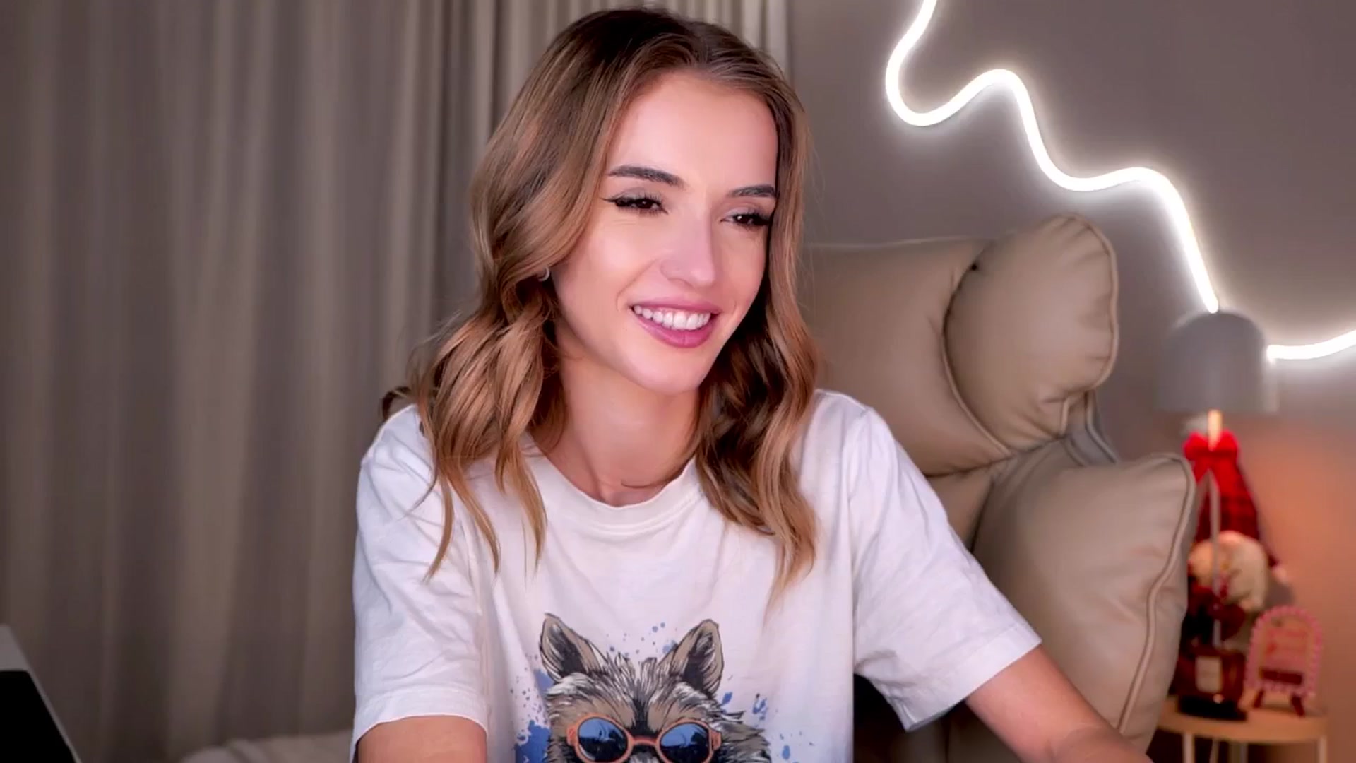 Gallery image thumbnail from YannaJeen's myfreecams stream on, 12/11/2025, 13:23 image 2 of 20