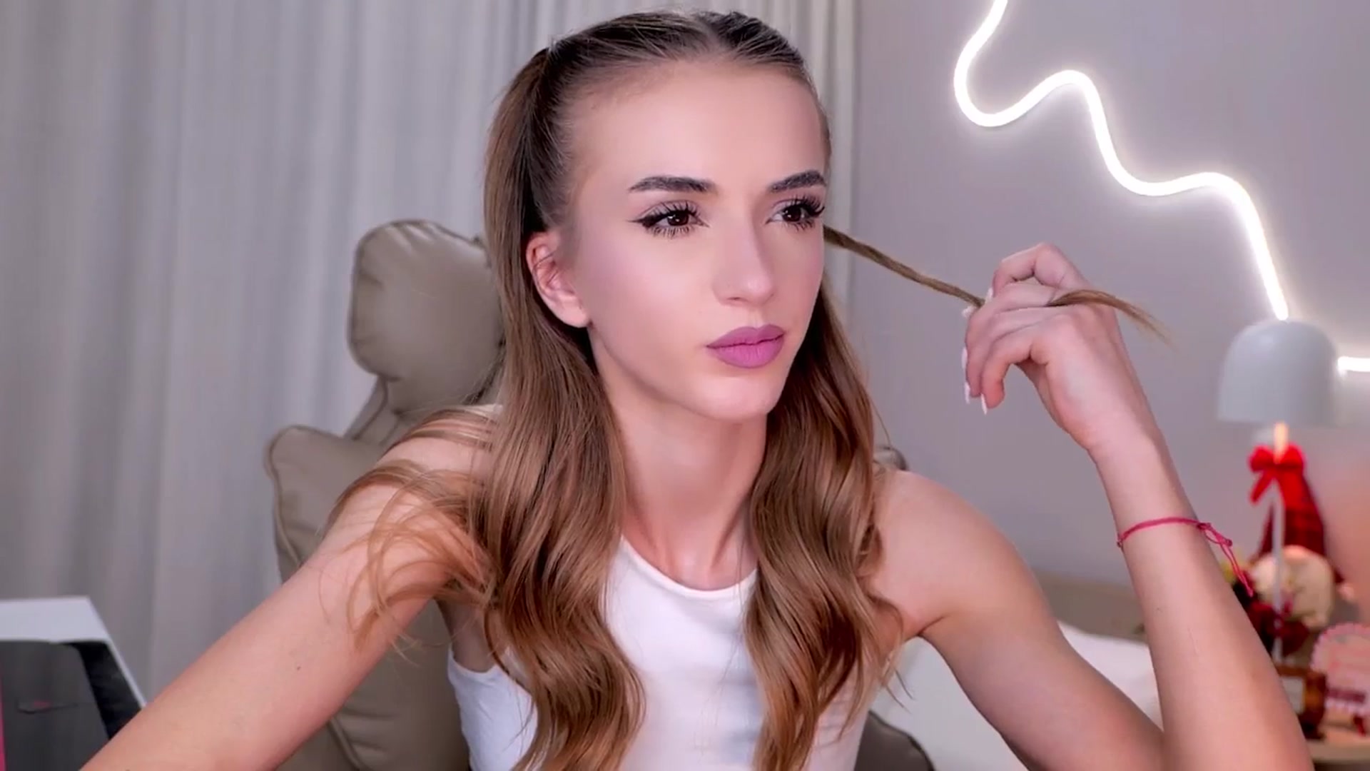 Gallery image thumbnail from YannaJeen's myfreecams stream on, 12/15/2025, 09:34 image 16 of 20